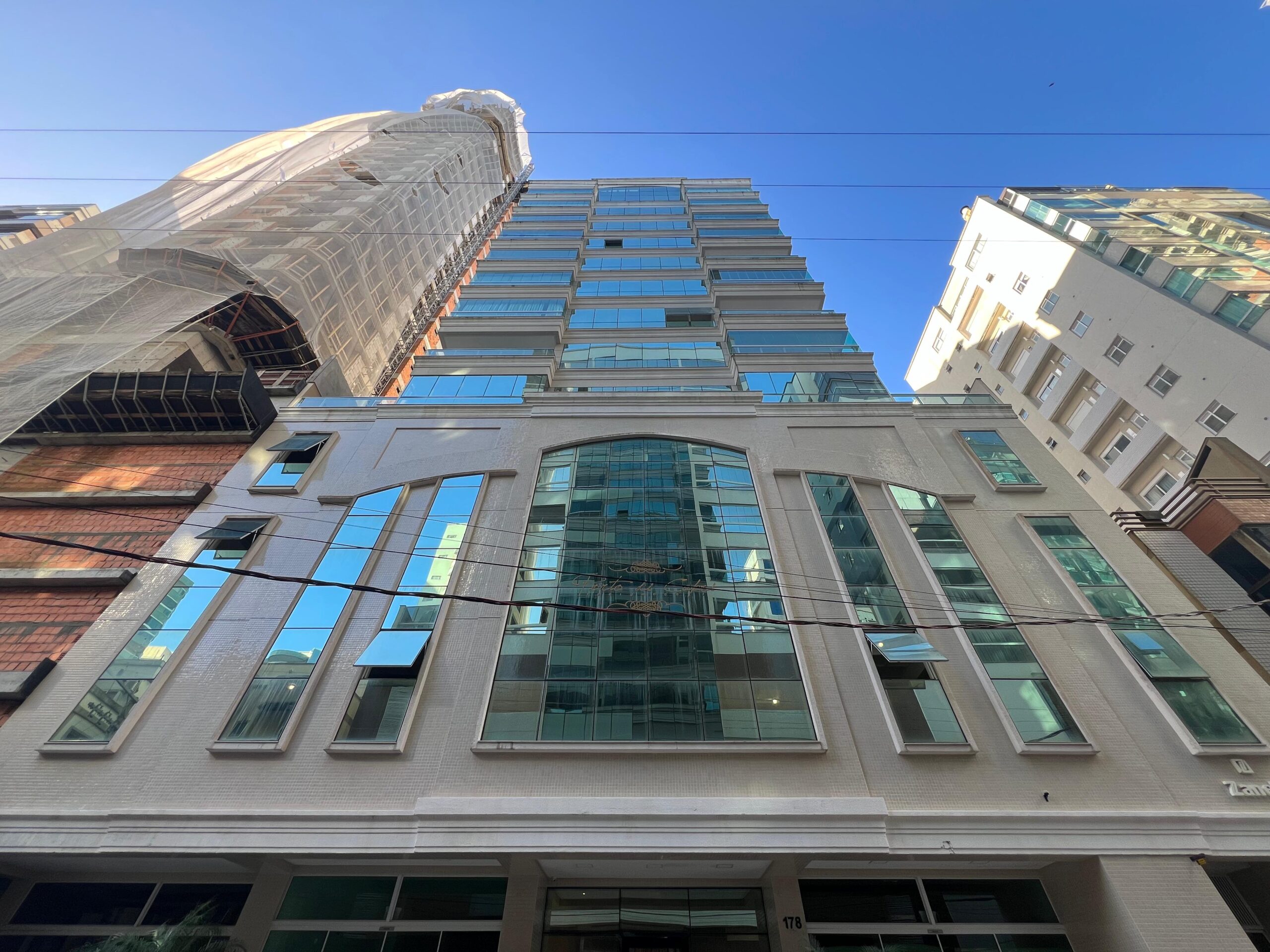 Apartamento à venda com 260m² por R$ 4.200.000,00 - Invicta Itapema - Assessoria Imobiliária