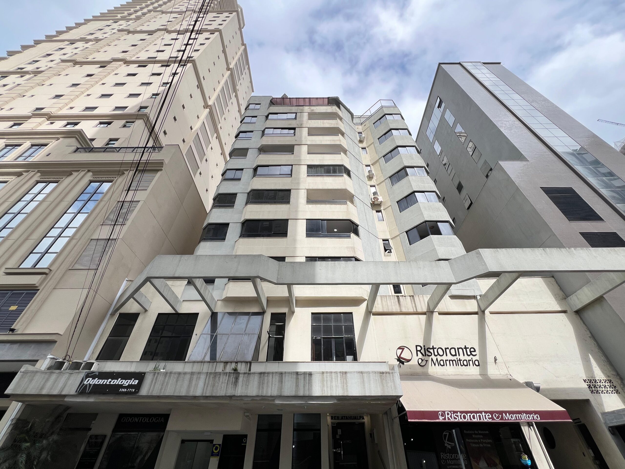 Apartamento à venda em Itapema, Meia Praia, com 3 quartos, 110m² - Invicta Itapema - Assessoria Imobiliária