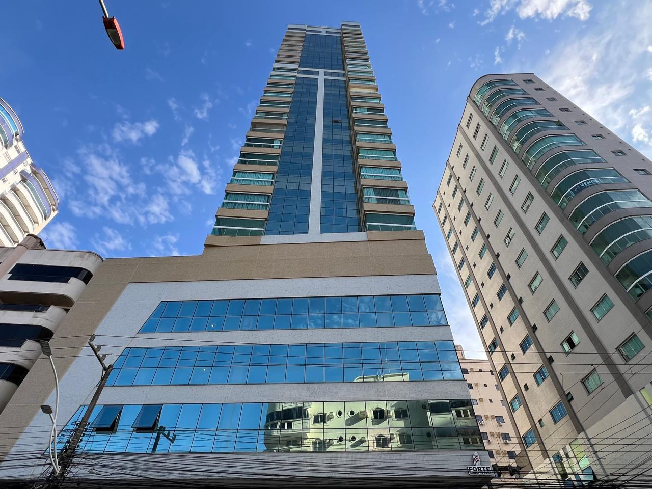 Apartamento com vista para o mar à venda com 306m² por R$ 7.500.000,00 - Invicta Itapema - Assessoria Imobiliária