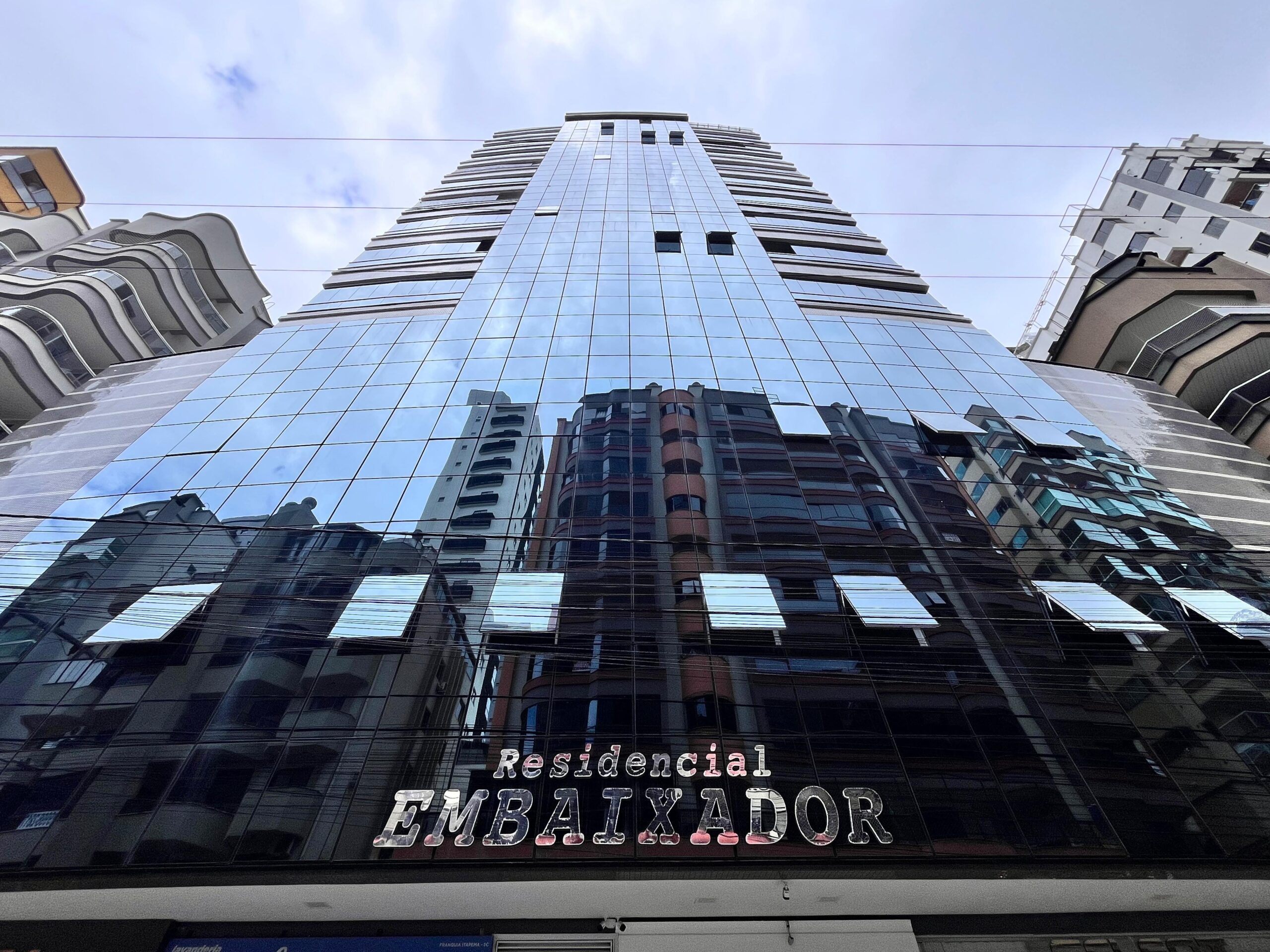 Apartamento com vista para o mar à venda com 142m² por R$ 1.950.000,00 - Invicta Itapema - Assessoria Imobiliária