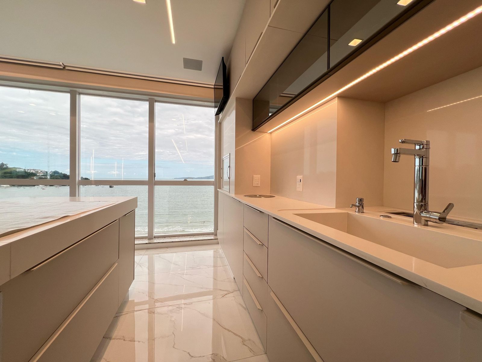  - Apartamento à venda Vista Mar 5 Suítes Sendo 1 Máster 352m² Privativos Centro de Itapema SC