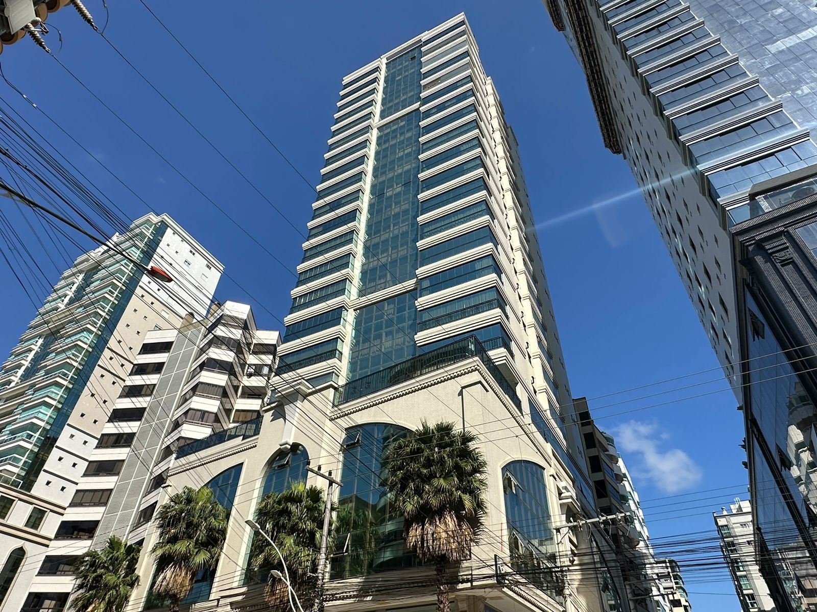 Apartamento com vista para o mar à venda com 187m² por R$ 4.900.000,00 - Invicta Itapema - Assessoria Imobiliária