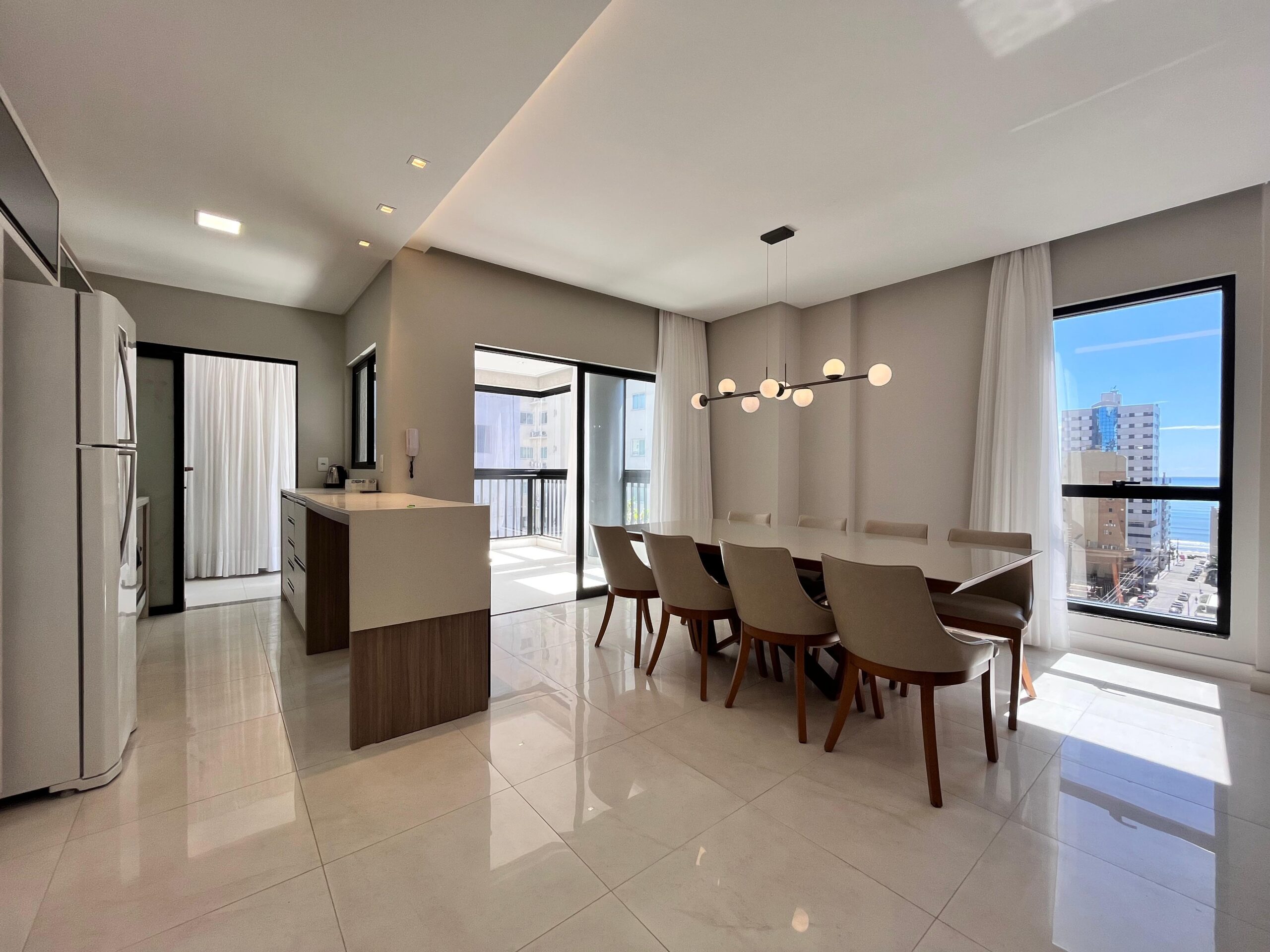 Apartamento à venda com 3 quartos, 121.00m² - Meia Praia,Itapema