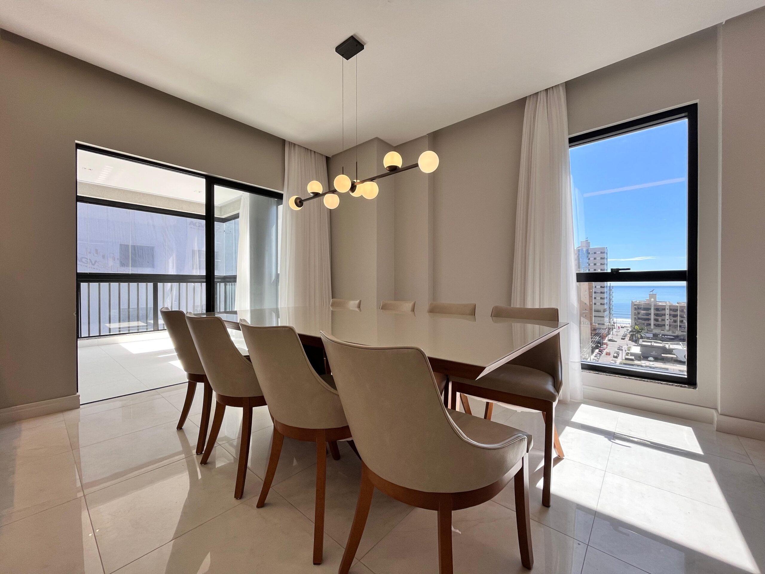 Apartamento à venda com 3 quartos, 121.00m² - Meia Praia,Itapema