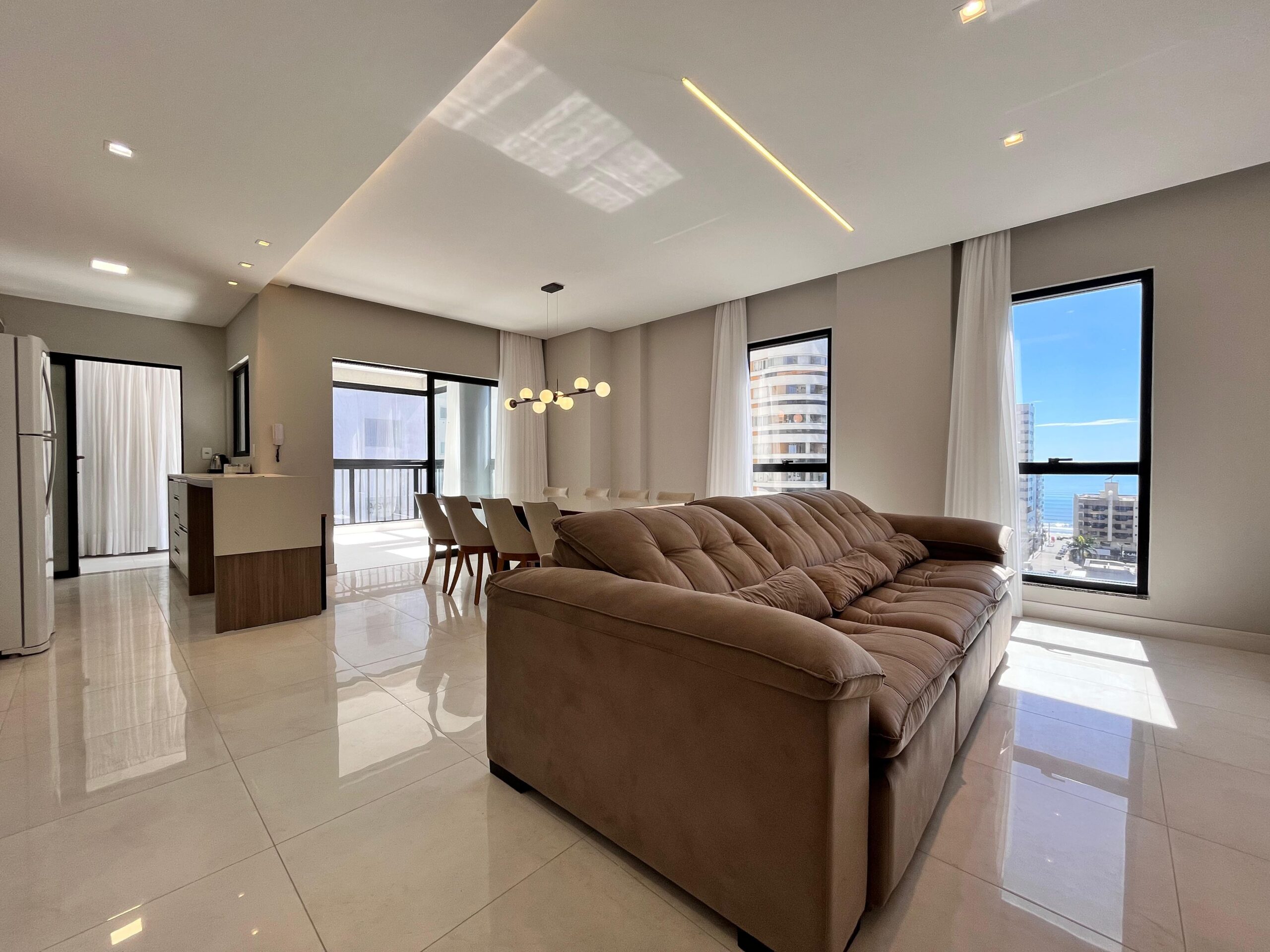 Apartamento à venda com 3 quartos, 121.00m² - Meia Praia,Itapema
