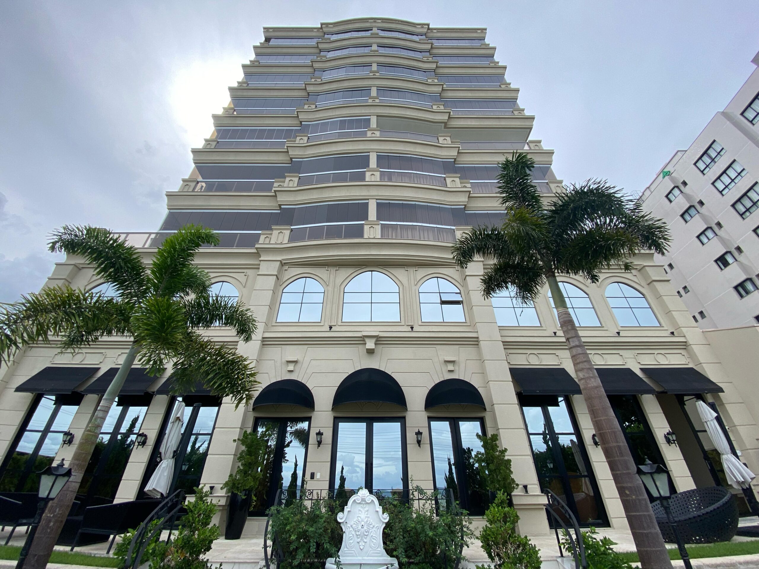 Apartamento com vista para o mar à venda com 200m² por R$ 6.500.000,00 - Invicta Itapema - Assessoria Imobiliária