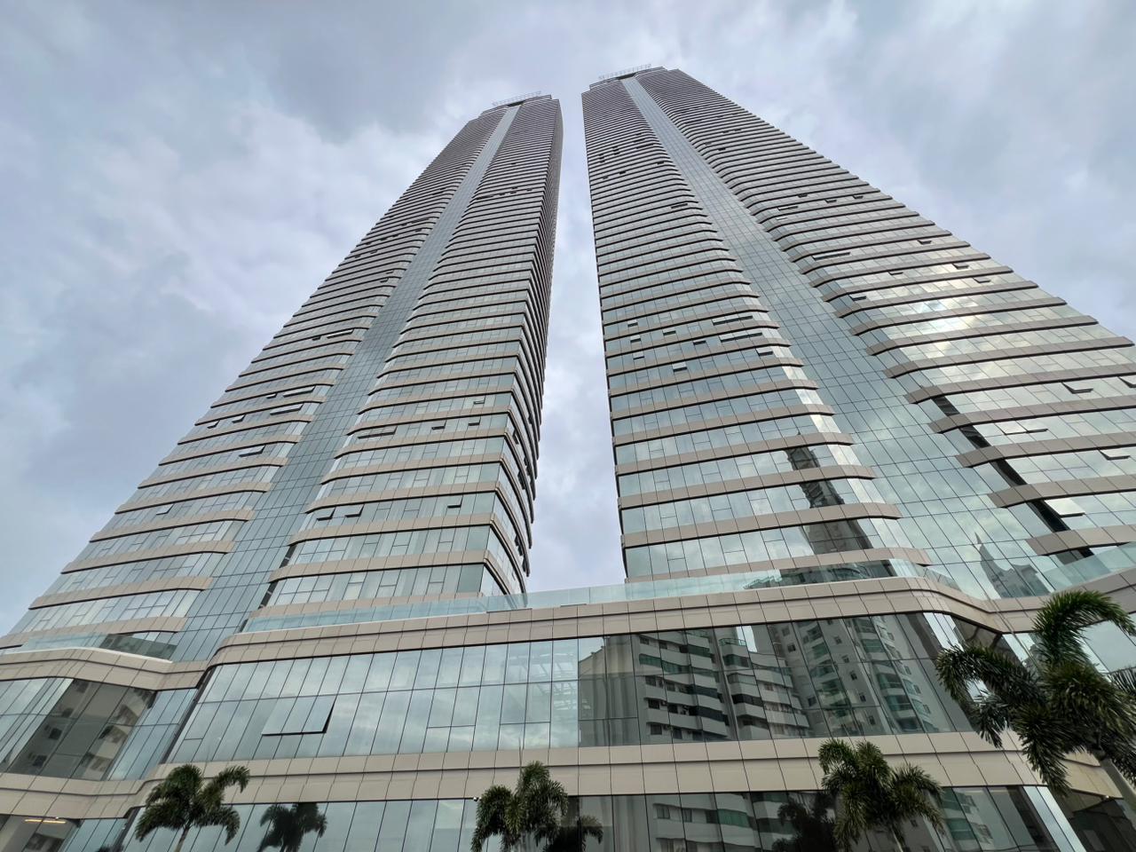 Apartamento com vista para o mar à venda com 530m² por R$ 26.000.000,00 - Invicta Itapema - Assessoria Imobiliária