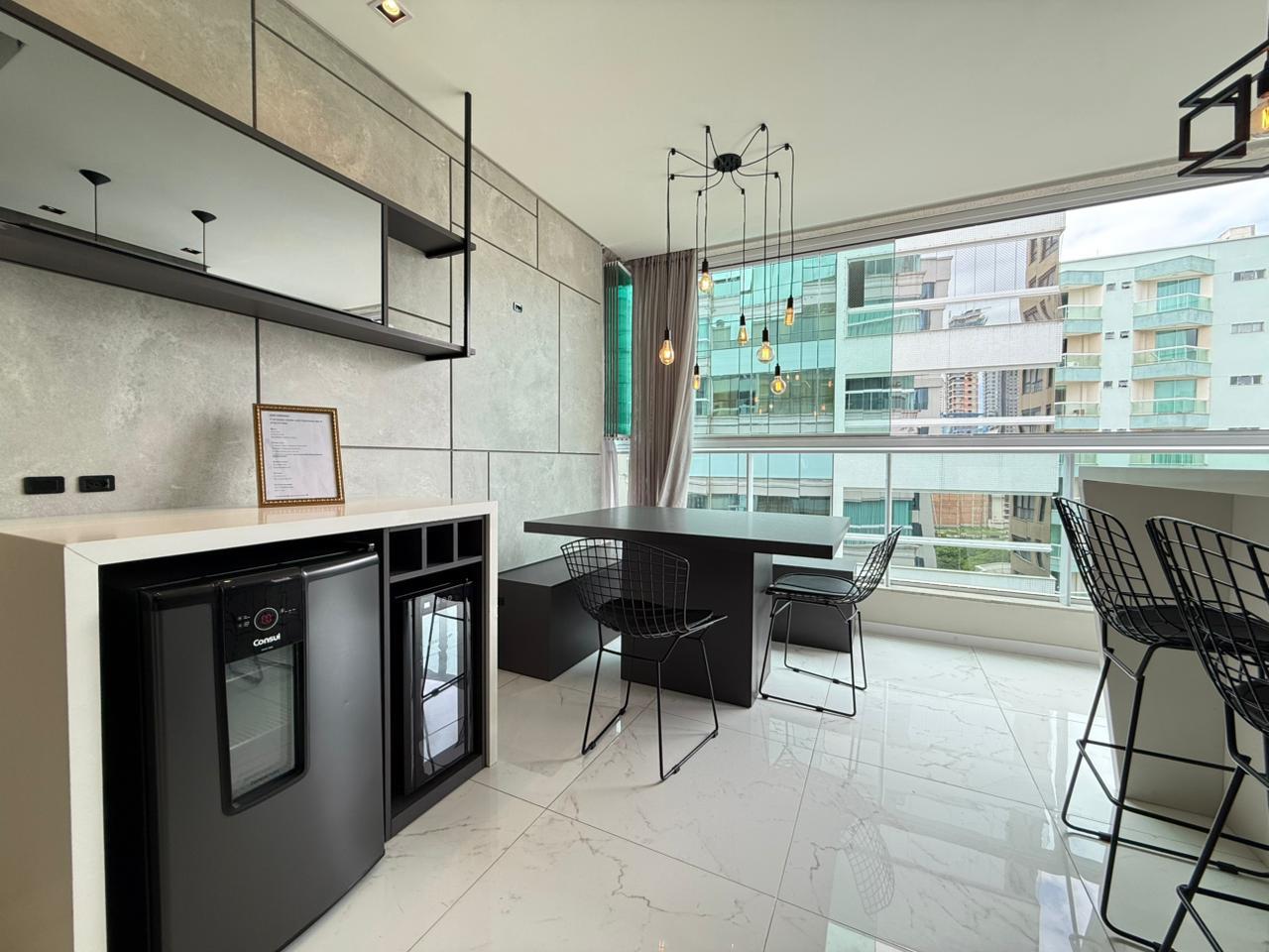  - Apartamento à Venda 3 Suítes Sendo 1 Máster com 131m² Privativos R$ 2.800.000,00 em Meia Praia de Itapema SC