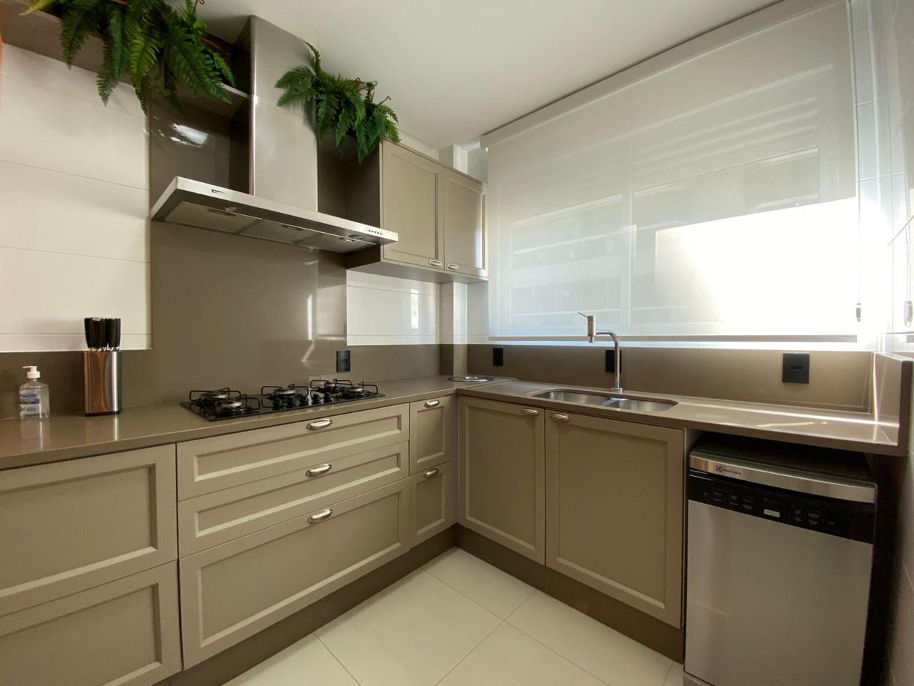  - Apartamento à Venda com 3 Suítes  187m² Privativos por R$ 3.300.000,00 em Meia Praia de Itapema SC