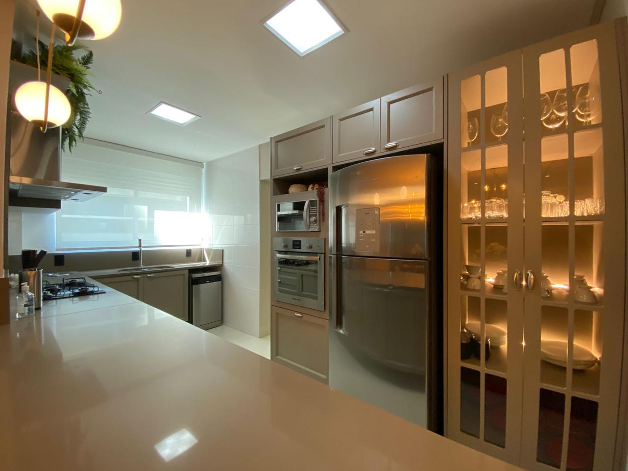 Apartamento à venda com 3 quartos, 187.00m² - Meia Praia,Itapema