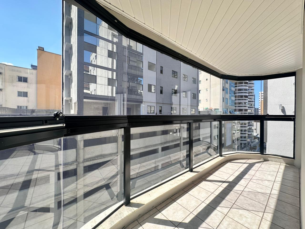  - Apartamento Vista Mar à Venda 3 Dormitórios Sendo 1 Suíte 120m² Privativos R$ 950.000,00 em Meia Praia de Itapema SC