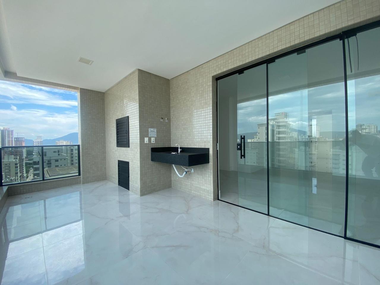 Apartamento à venda com 3 quartos, 135.00m² - Meia Praia,Itapema