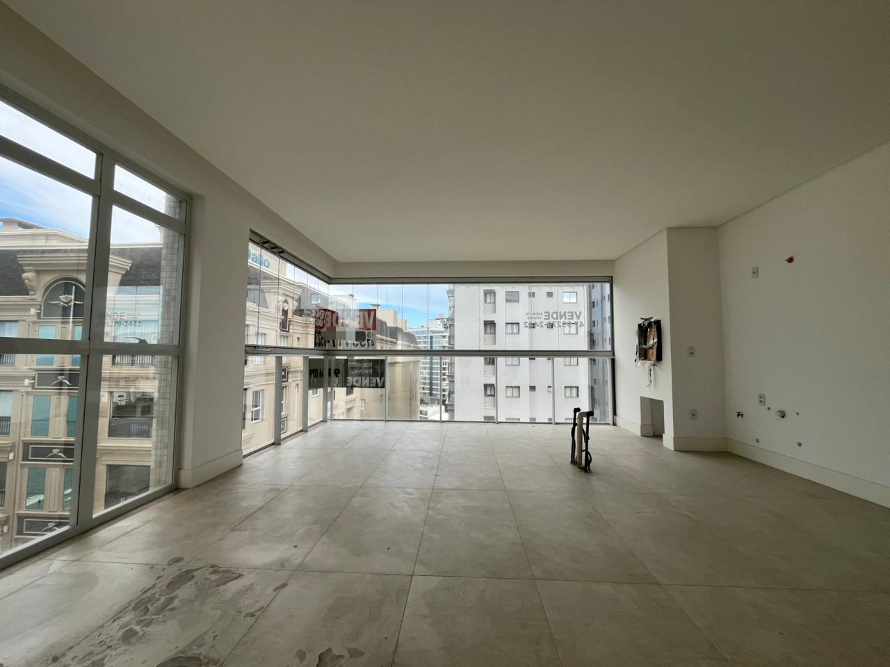 Apartamento à venda com 3 quartos, 131.77m² - Meia Praia,Itapema