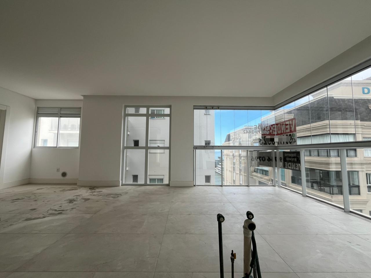 Apartamento à venda com 3 quartos, 131.77m² - Meia Praia,Itapema