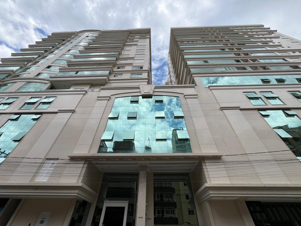 Apartamento com vista para o mar à venda com 209m² por R$ 4.200.000,00 - Invicta Itapema - Assessoria Imobiliária
