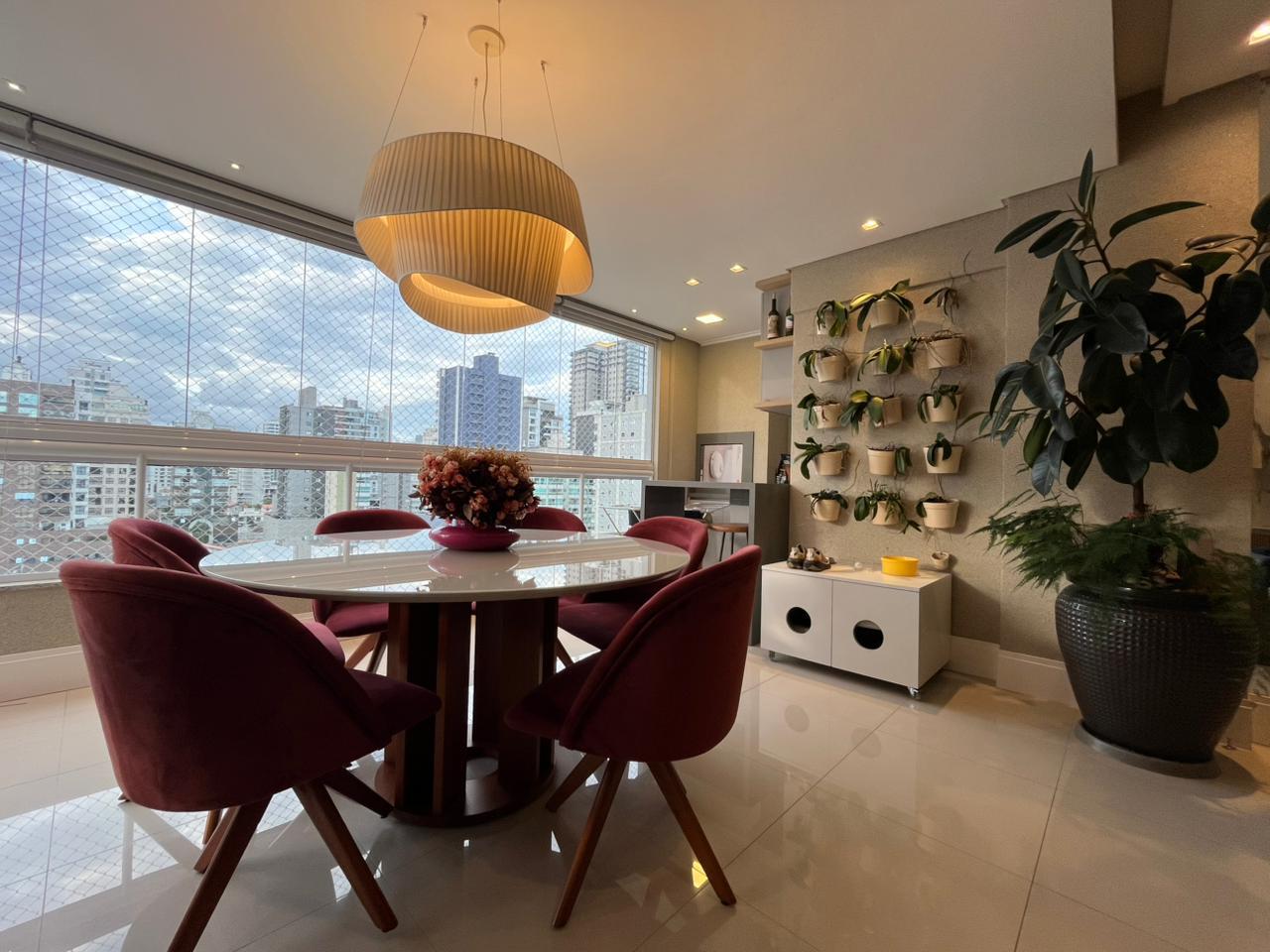 Apartamento à venda com 3 quartos, 145.00m² - Meia Praia,Itapema