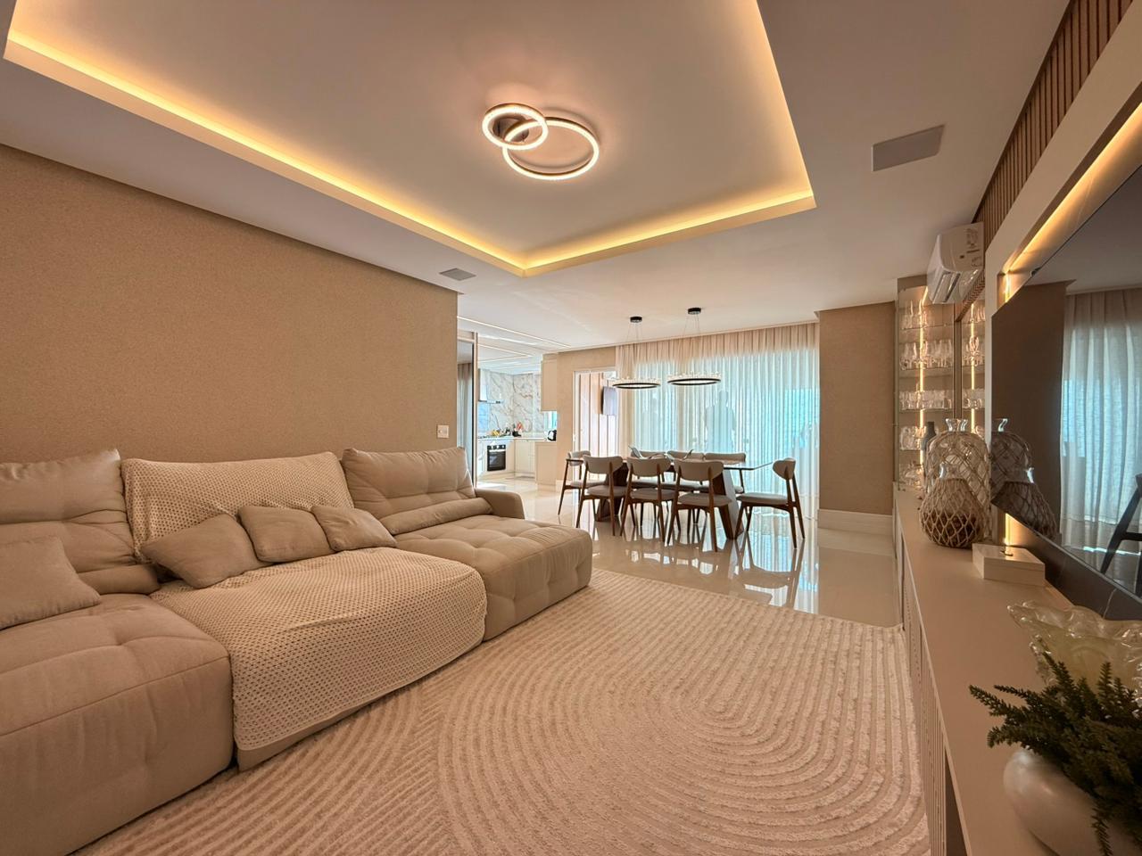Apartamento à venda com 3 quartos, 292.00m² - Meia Praia,Itapema