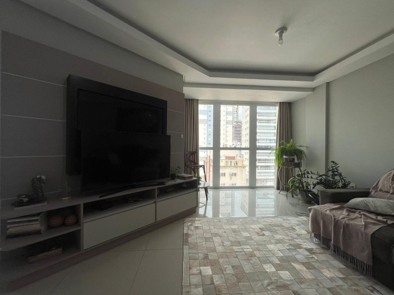  - Apartamento à Venda 4 Suítes 156m² Privativos 4 Vagas de Garagem  por R$ 2.500.000,00 em Meia Praia de Itapema SC