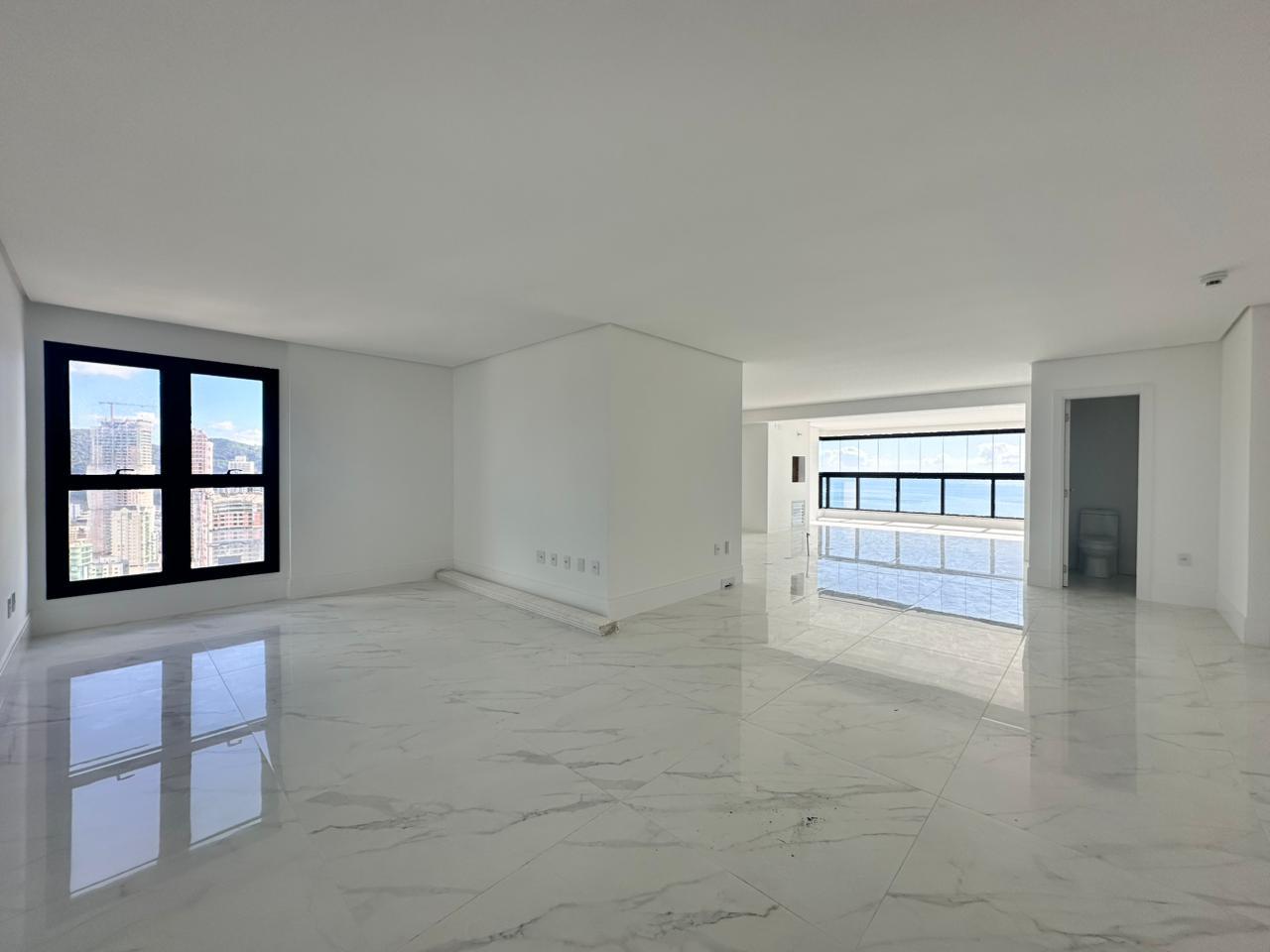  - Apartamento Vista Mar à Venda com 4 Suítes Sendo 1 Máster 208m² por R$ 5.700.000,00 Centro de Itapema SC