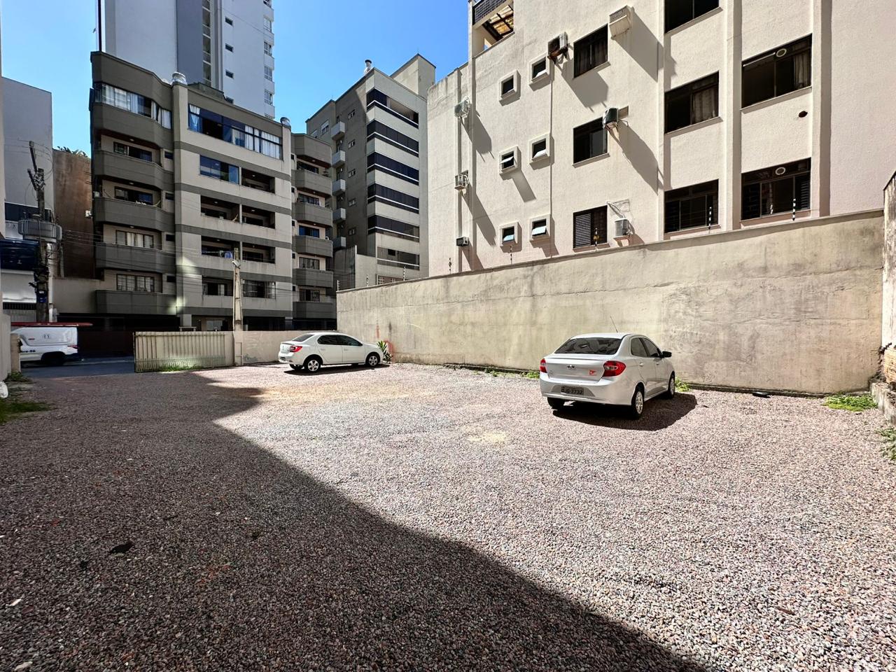  - Terreno à Venda Próximo ao Mar com 252m² Total  por R$ 4.706.000,00 em Meia Praia de Itapema SC