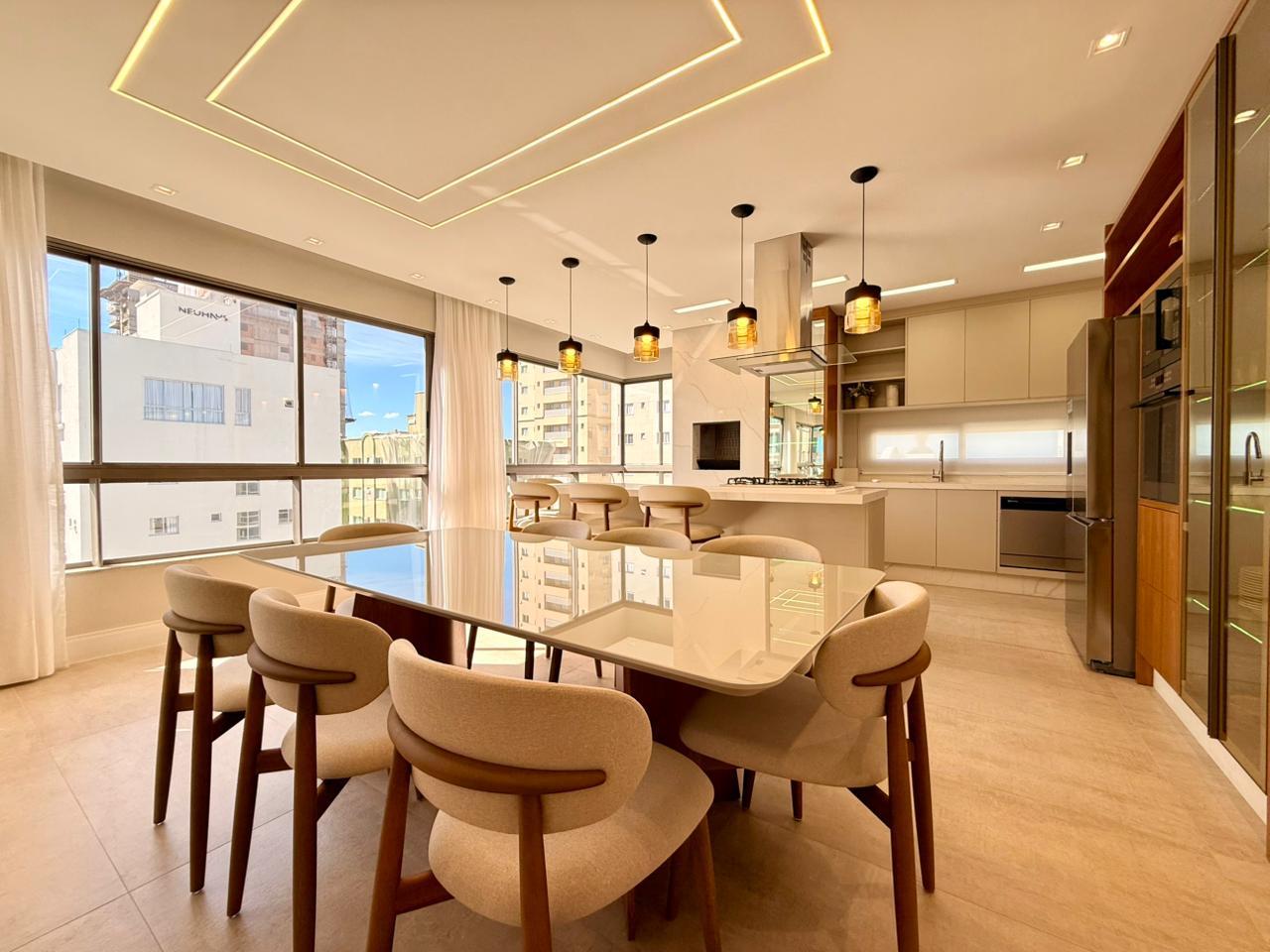 Apartamento à venda com 4 quartos, 197.00m² - Meia Praia,Itapema