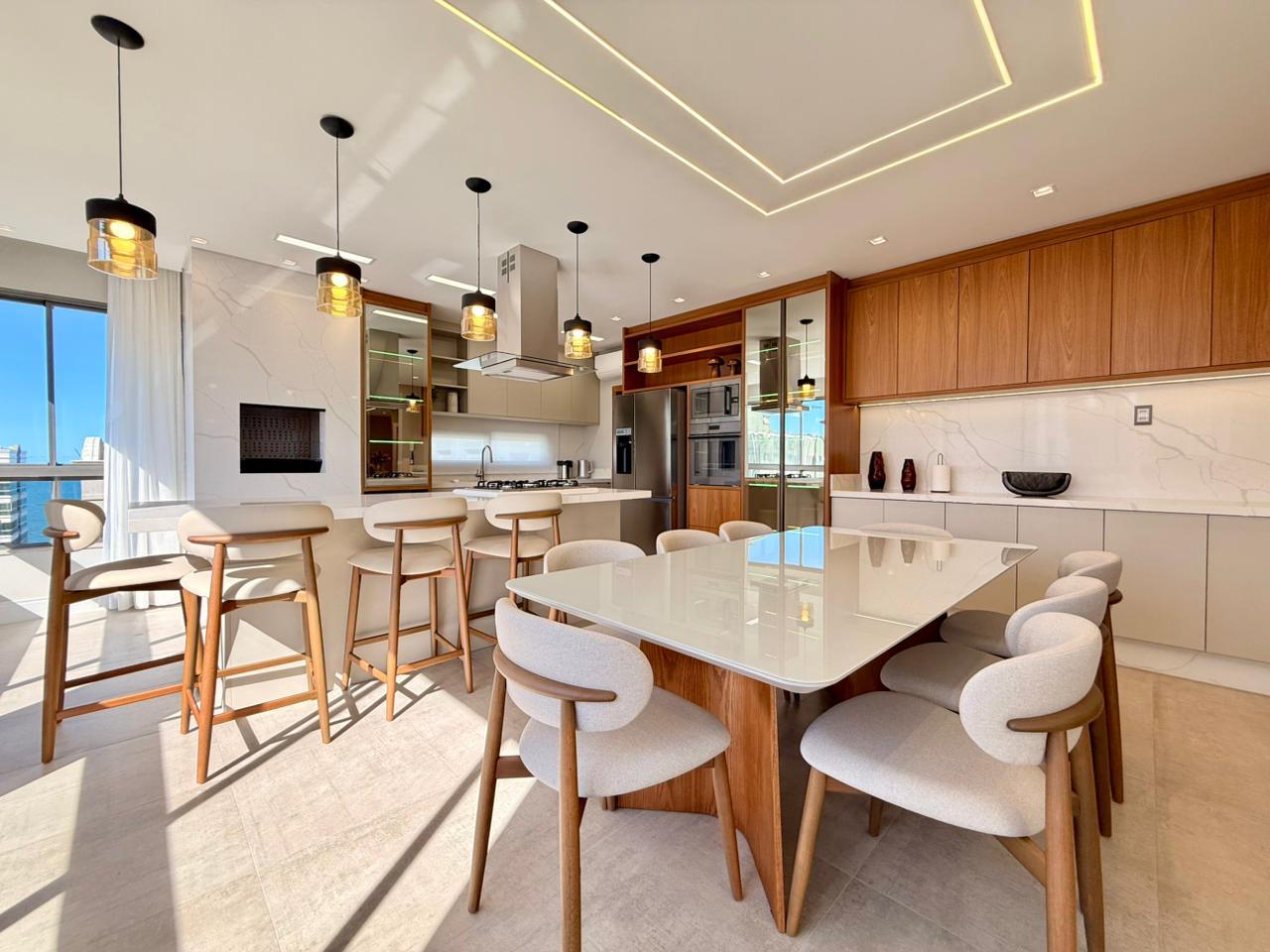 Apartamento à venda com 4 quartos, 197.00m² - Meia Praia,Itapema
