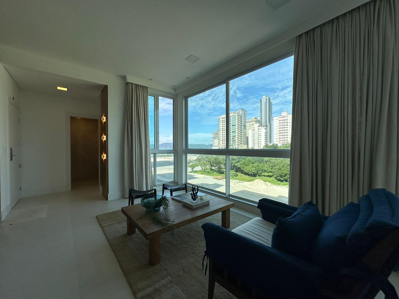 Apartamento à venda com 3 quartos, 294.00m² - Meia Praia,Itapema