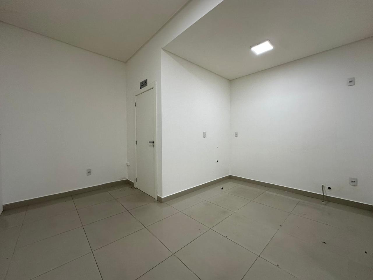 Sala comercial à venda, 125.00m² - Meia Praia,Itapema