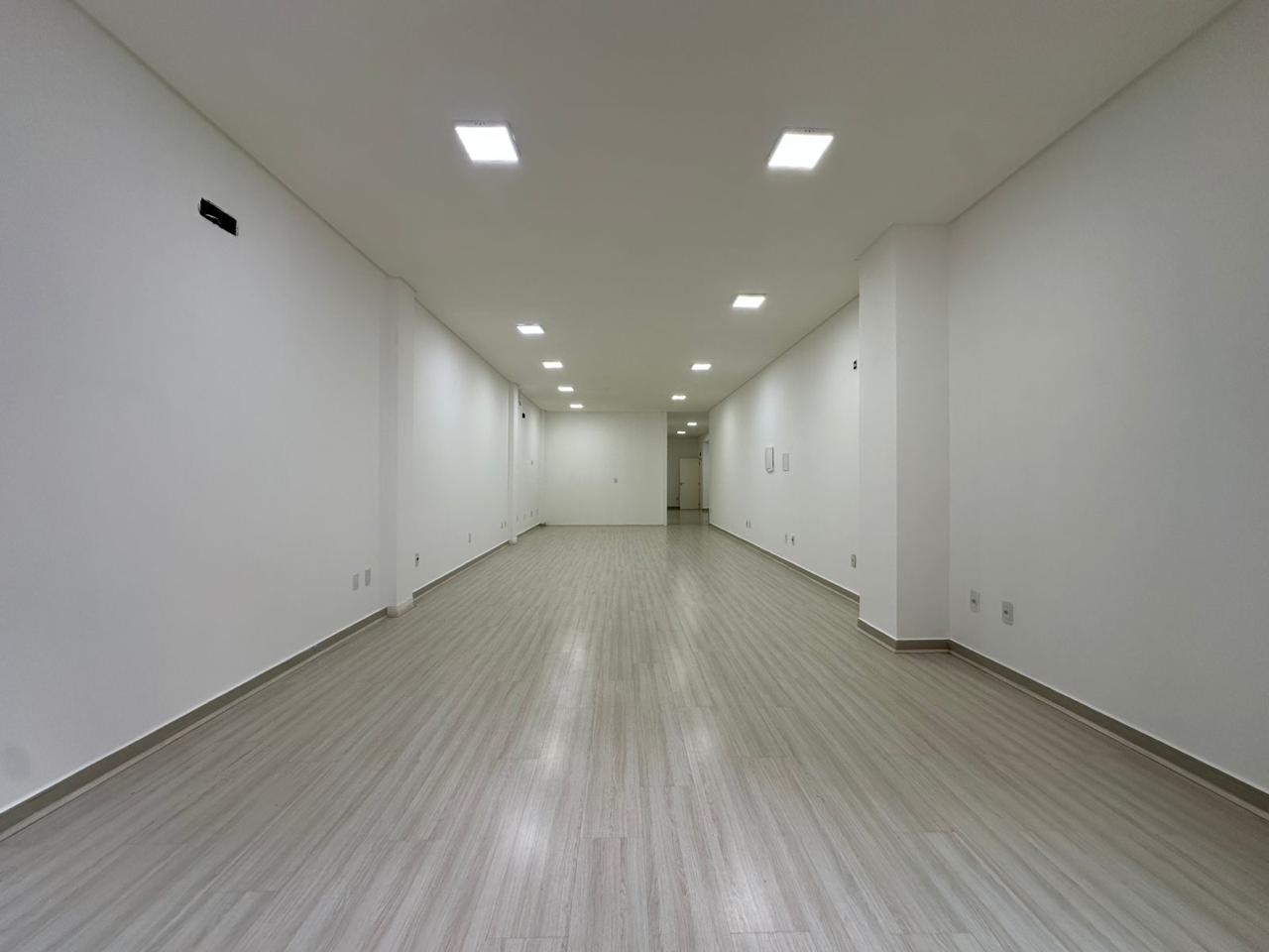 Sala comercial à venda, 125.00m² - Meia Praia,Itapema