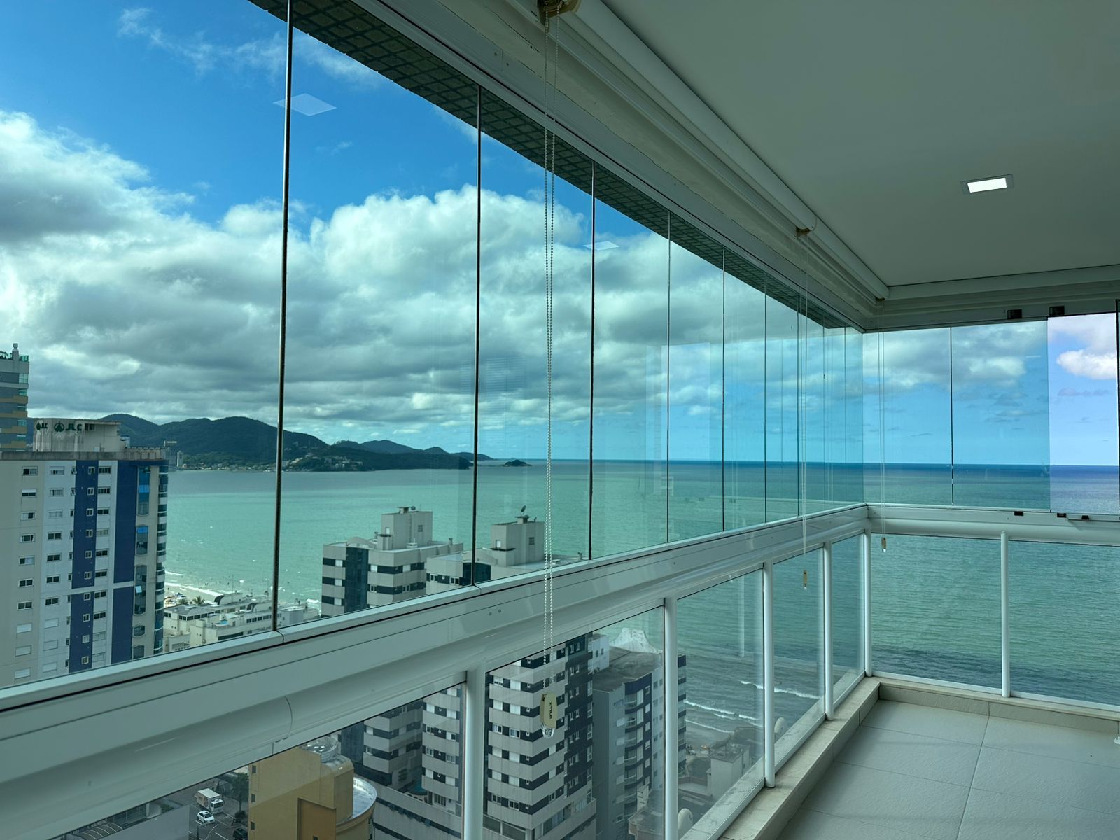 Apartamento à venda com 4 quartos, 202.00m² - Meia Praia,Itapema