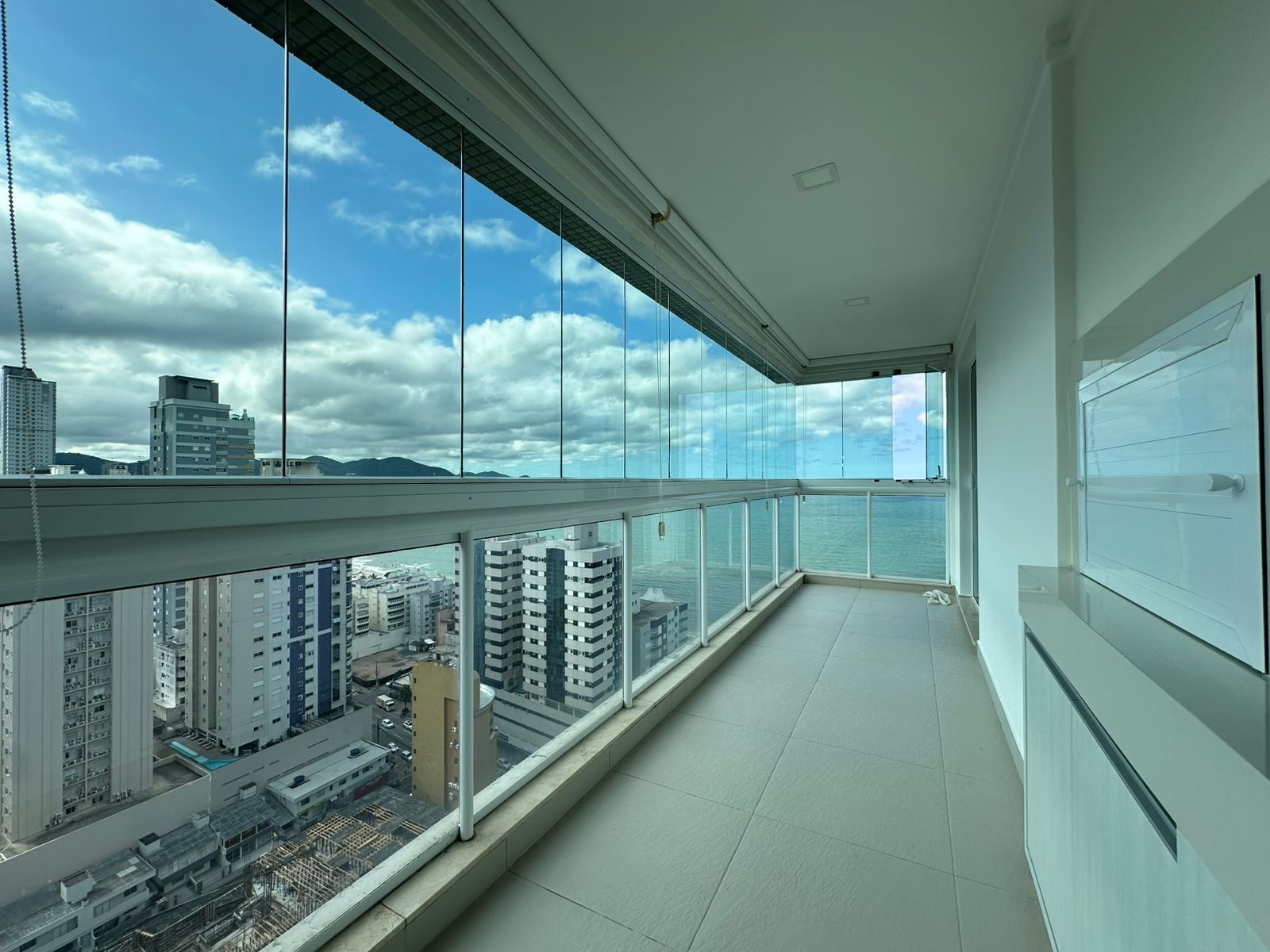 Apartamento à venda com 4 quartos, 202.00m² - Meia Praia,Itapema