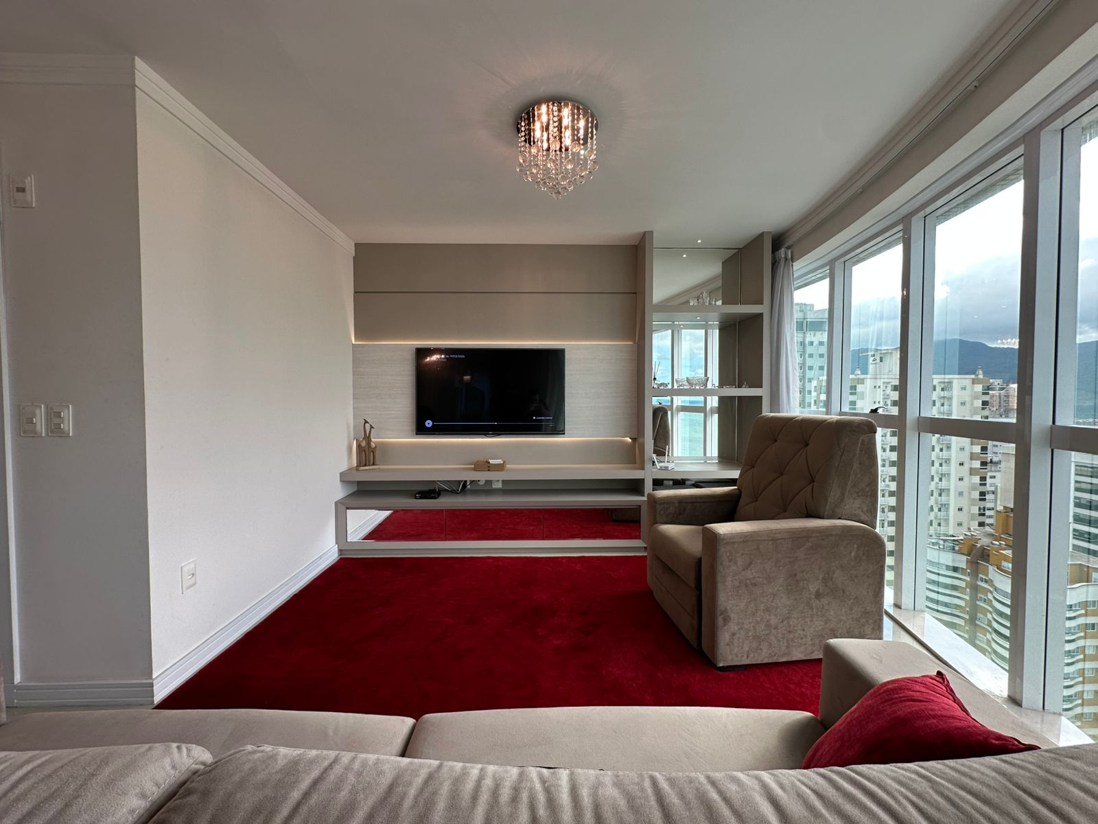  - Apartamento Vista Mar à Venda com 4 Suítes  202m² Privativos R$ 4.800.000,00 em Meia Praia de Itapema SC