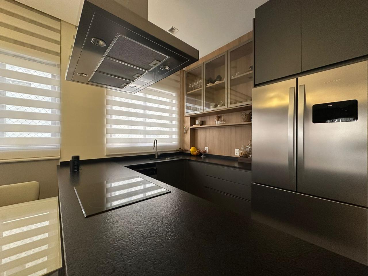  - Apartamento à venda com 3 Suítes 134m² Privativos por R$ 3.190.000,00 em Meia Praia de Itapema SC