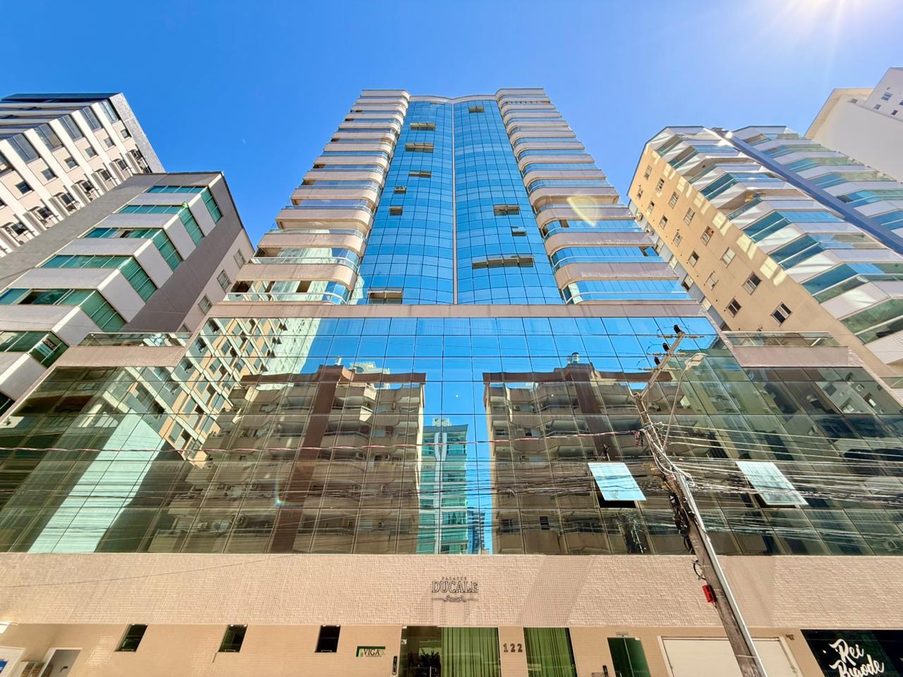 Apartamento à venda com 185m² por R$ 3.000.000,00 - Invicta Itapema - Assessoria Imobiliária