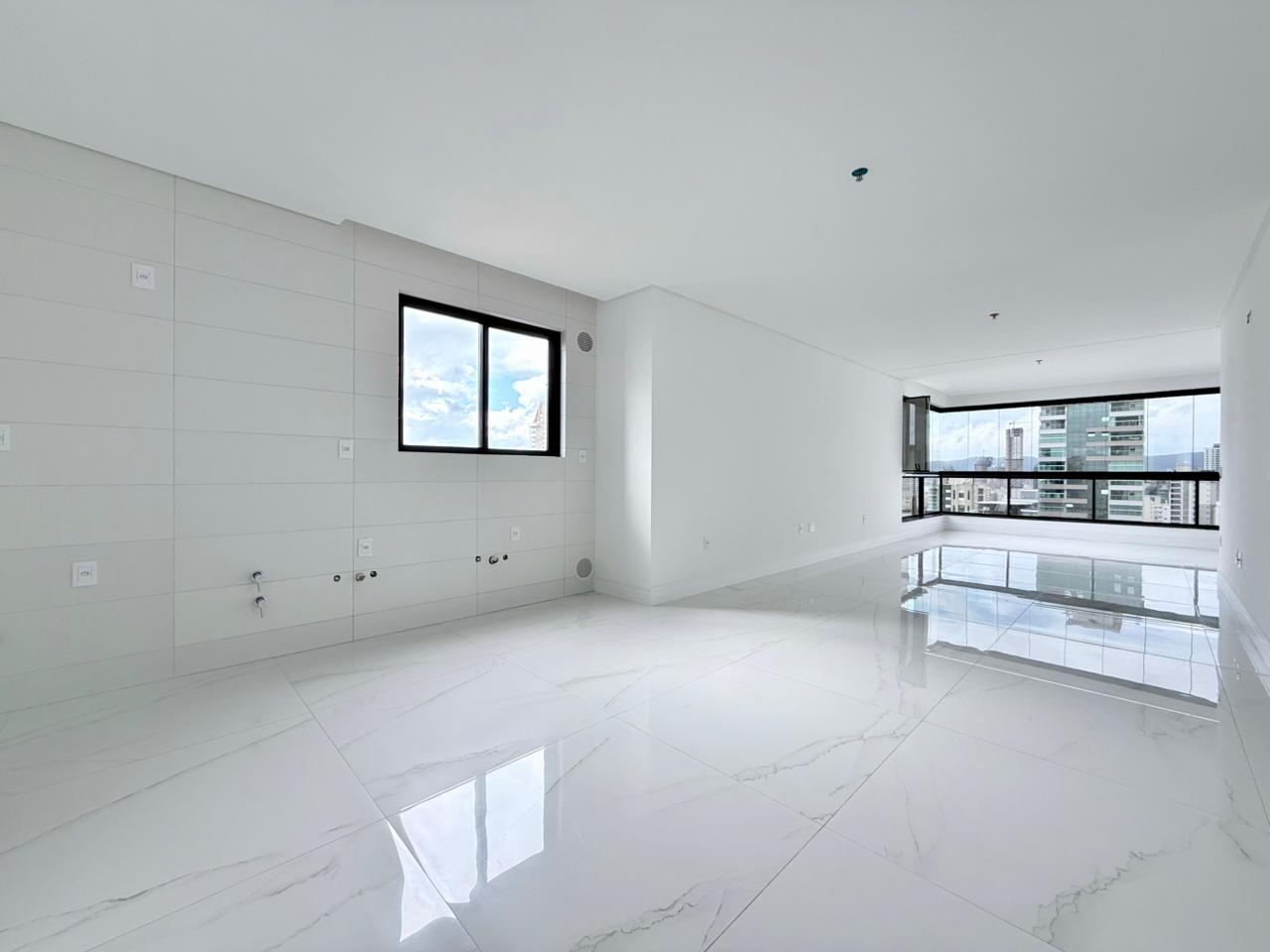 Apartamento à venda com 4 quartos, 206.00m² - Meia Praia,Itapema