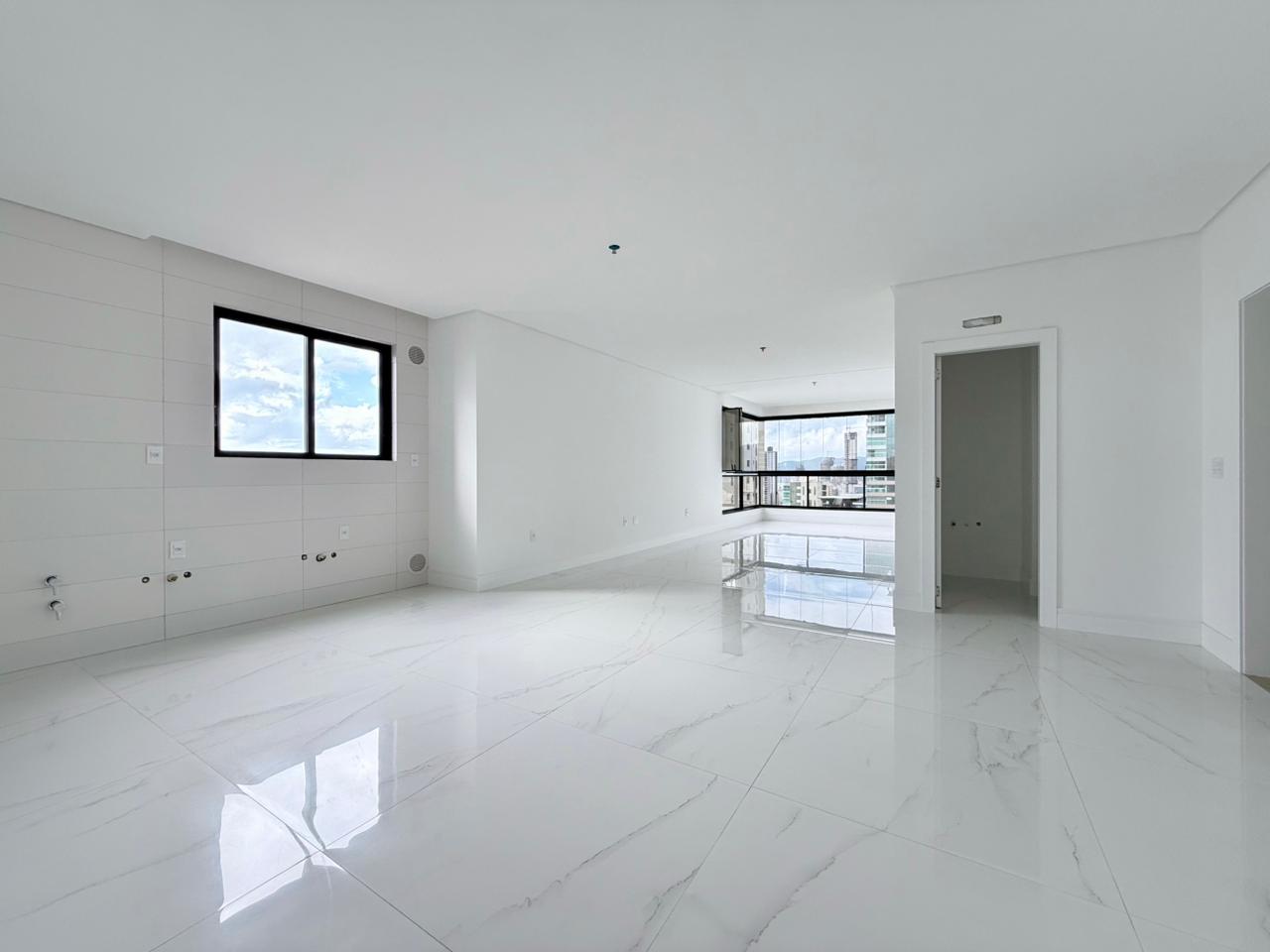 Apartamento à venda com 4 quartos, 206.00m² - Meia Praia,Itapema