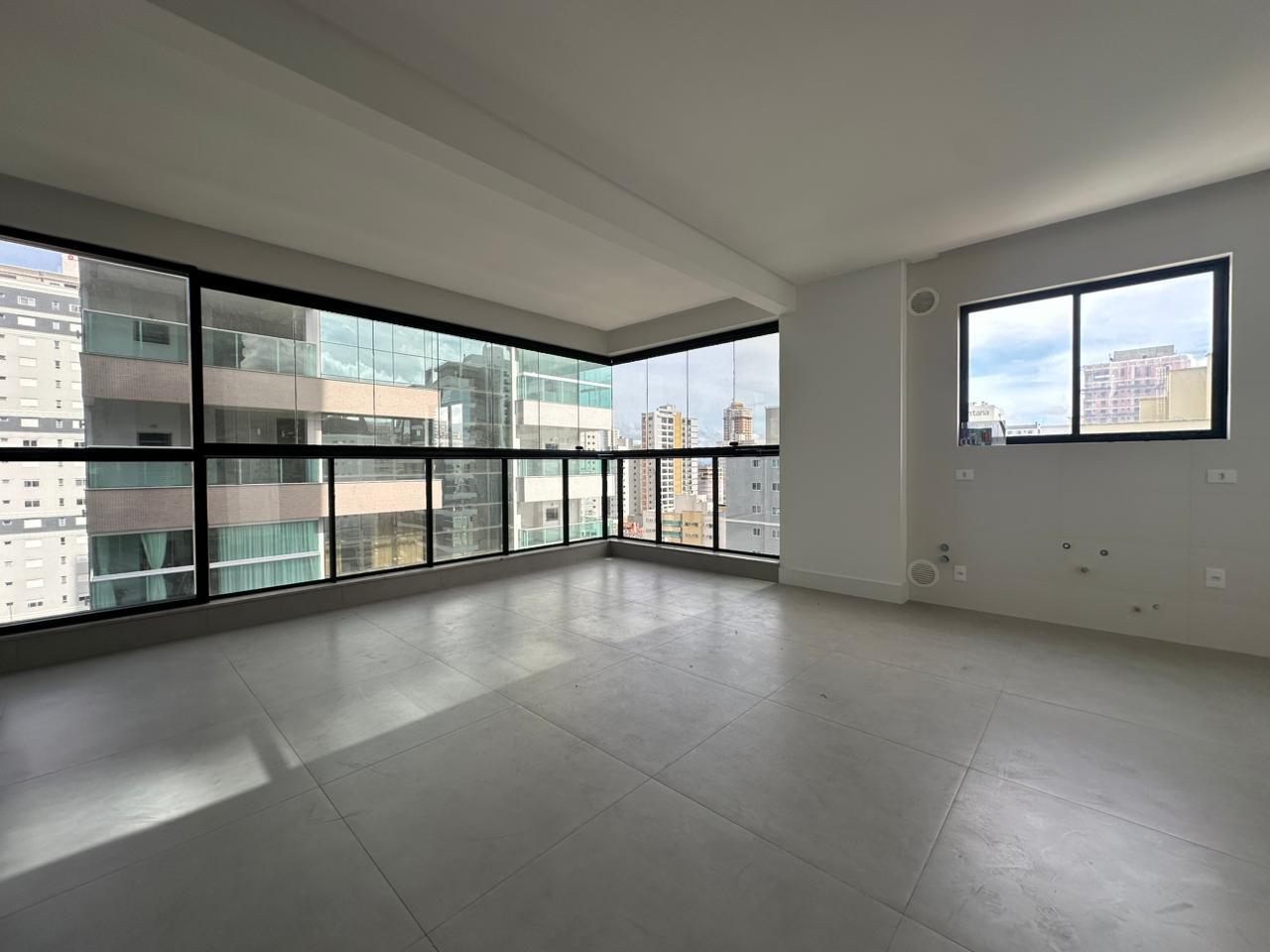 Apartamento à venda com 4 quartos, 177.00m² - Meia Praia,Itapema