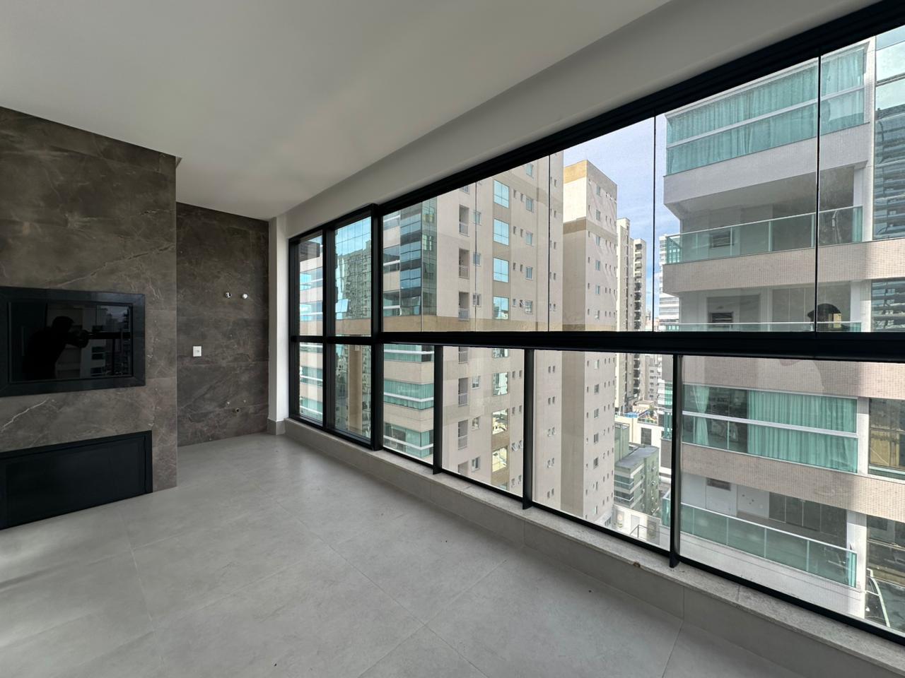 Apartamento à venda com 4 quartos, 177.00m² - Meia Praia,Itapema