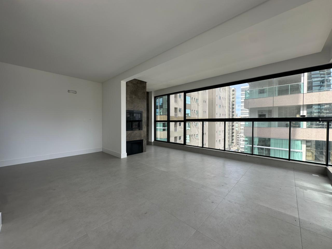  - Apartamento à venda com 4 Suítes 177m² Privativos + 3 Vagas de Garagem Meia Praia de Itapema SC R$ 3.250.000,00