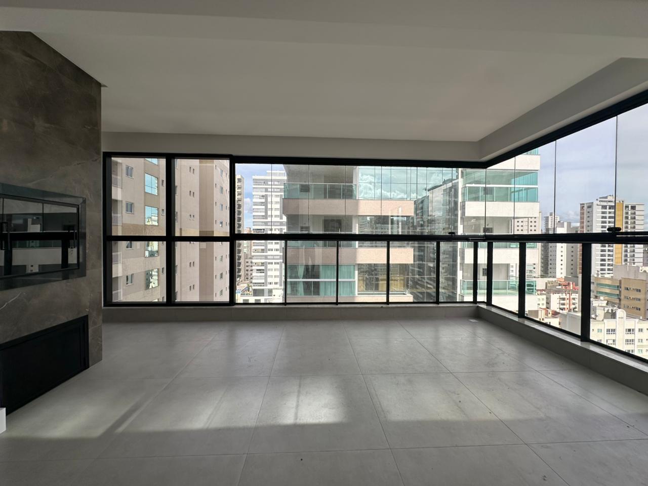 Apartamento à venda com 4 quartos, 177.00m² - Meia Praia,Itapema