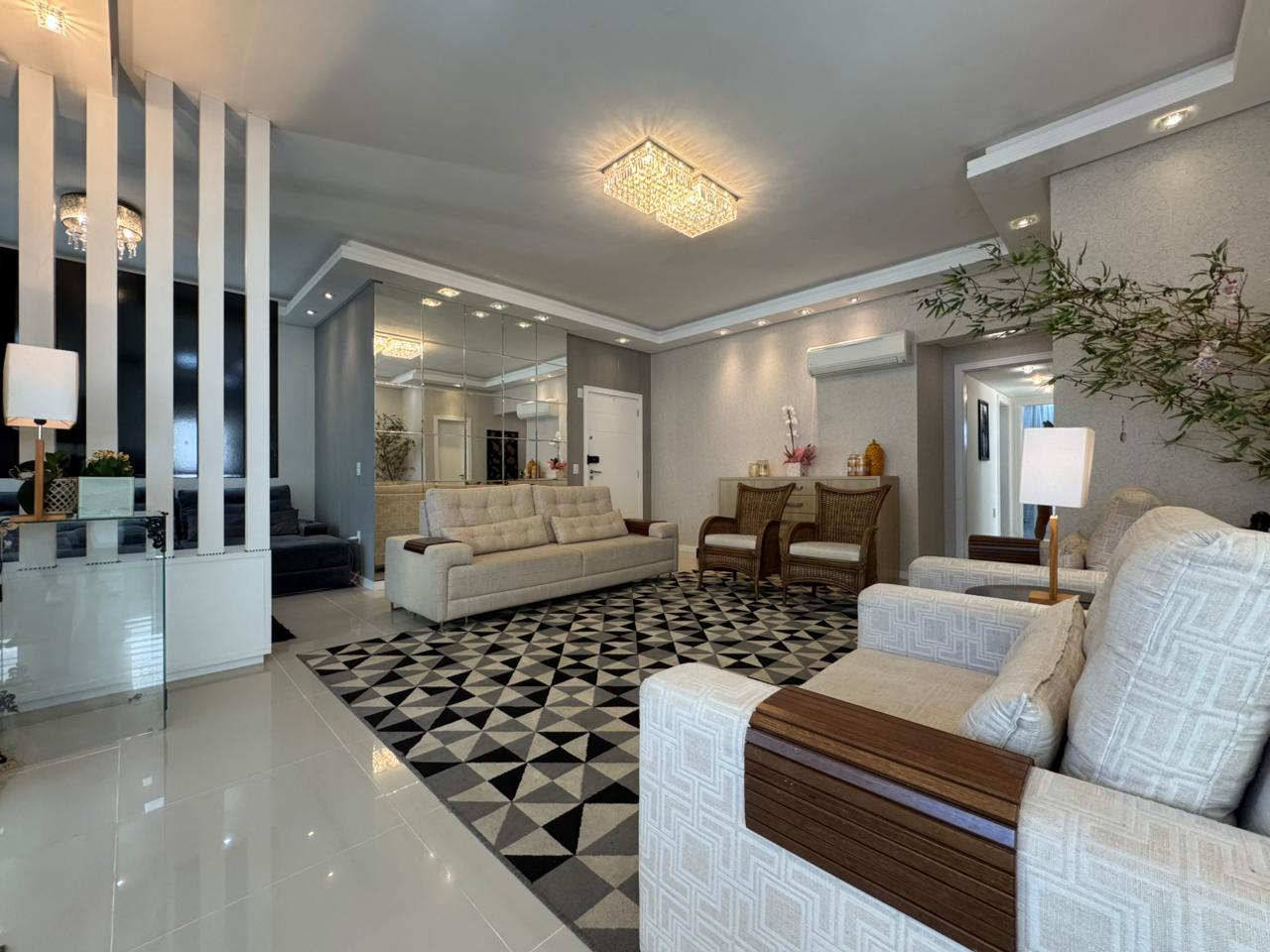 Apartamento à venda com 4 quartos, 180.00m² - Meia Praia,Itapema