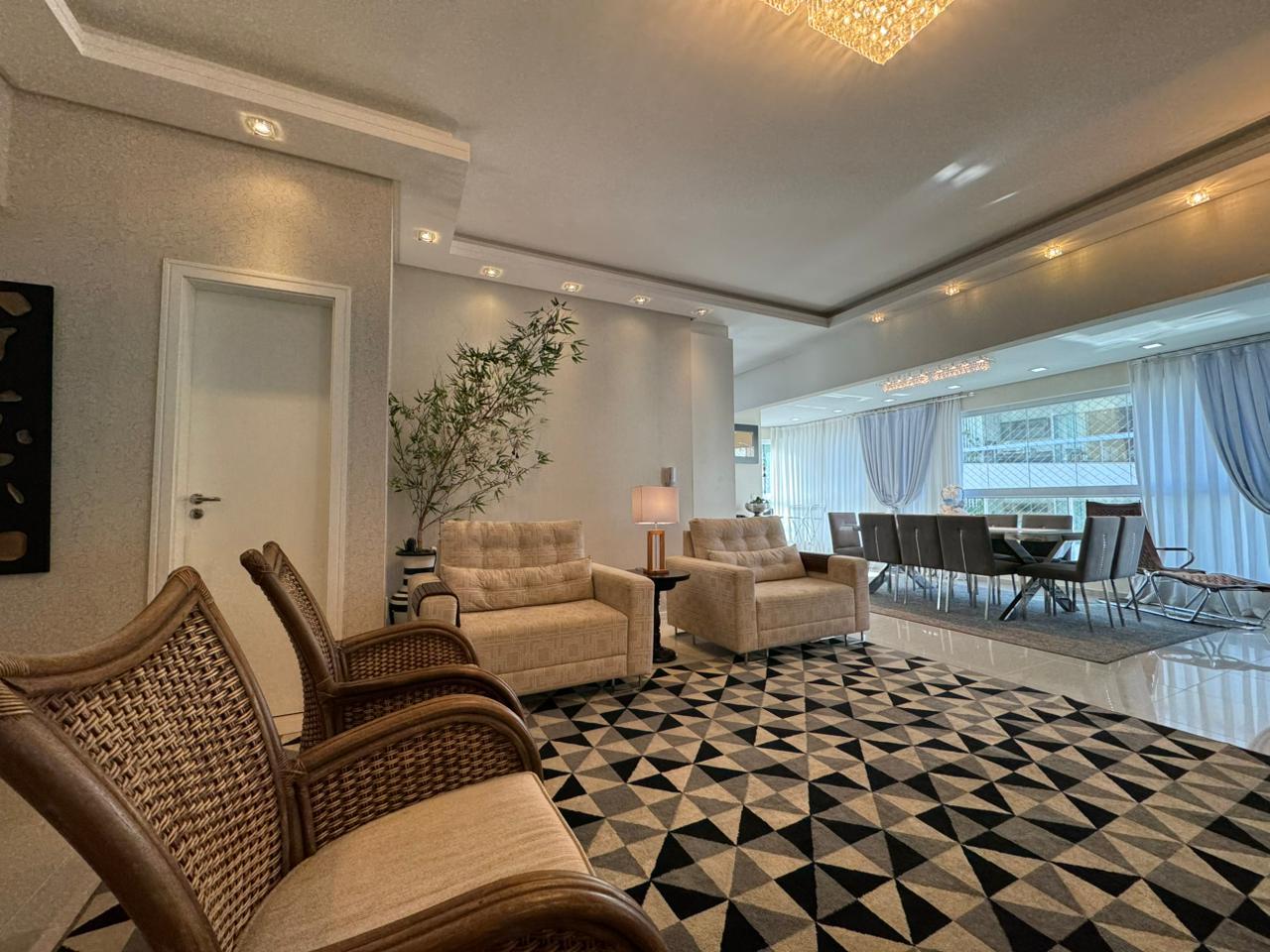 Apartamento à venda com 4 quartos, 180.00m² - Meia Praia,Itapema