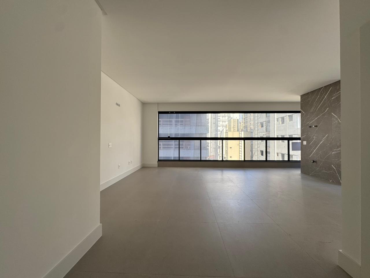 Apartamento à venda com 3 quartos, 124.00m² - Meia Praia,Itapema