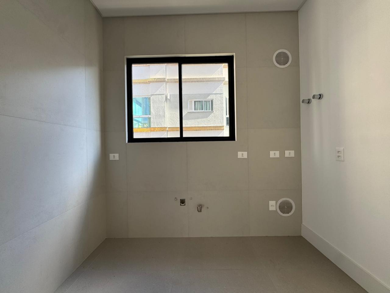 Apartamento à venda com 3 quartos, 124.00m² - Meia Praia,Itapema