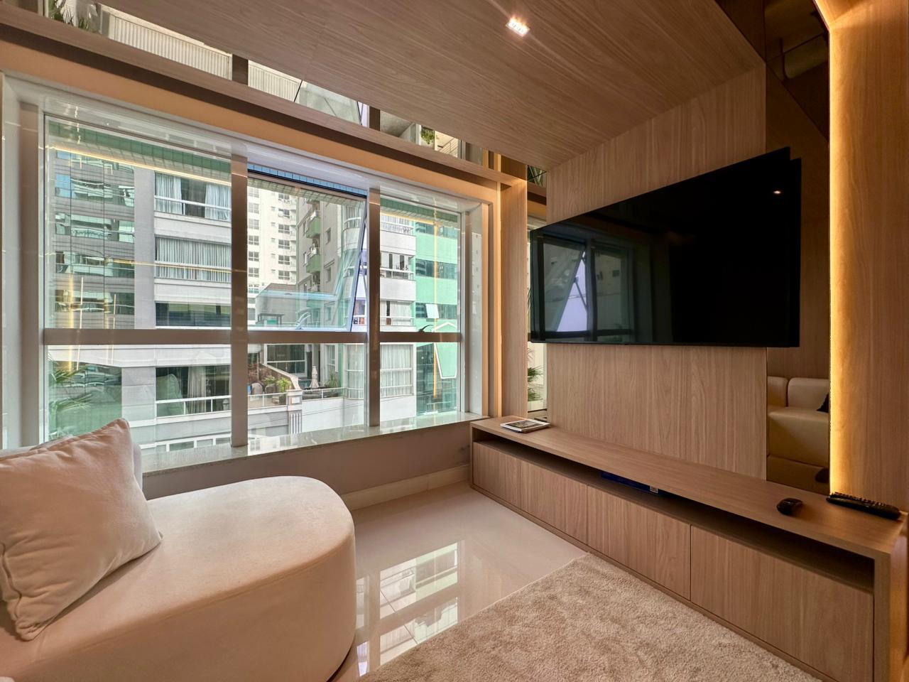 Apartamento à venda com 5 quartos, 327.00m² - Meia Praia,Itapema