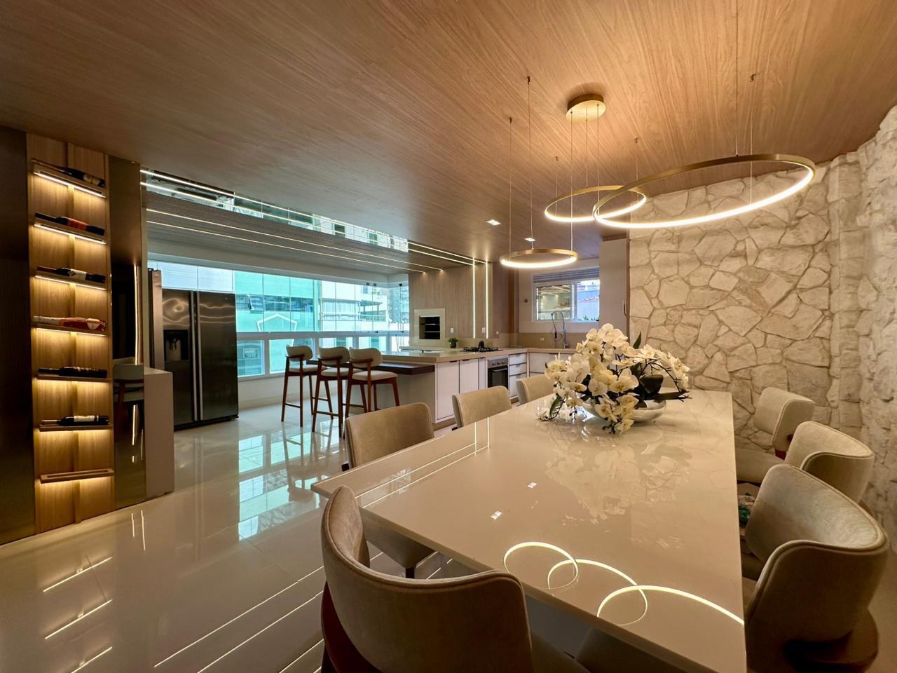 Apartamento à venda com 5 quartos, 327.00m² - Meia Praia,Itapema