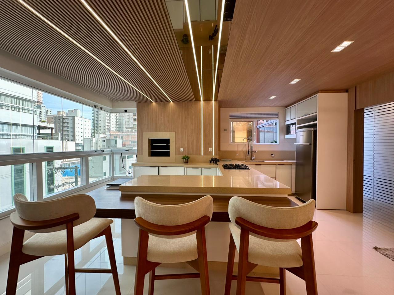 Apartamento à venda com 5 quartos, 327.00m² - Meia Praia,Itapema