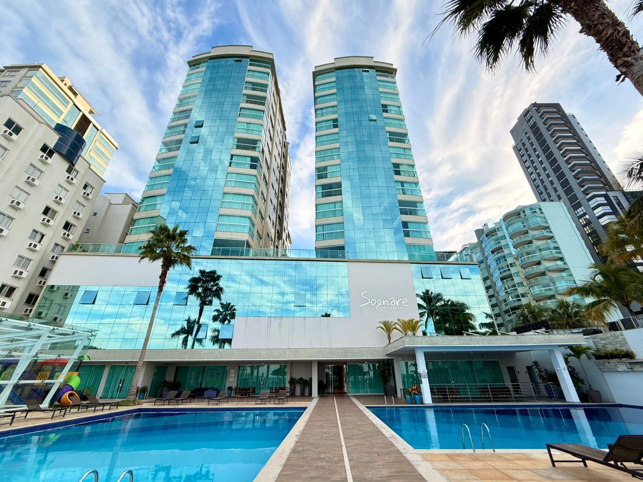 Apartamento com vista para o mar à venda com 200m² por R$ 9.300.000,00 - Invicta Itapema - Assessoria Imobiliária