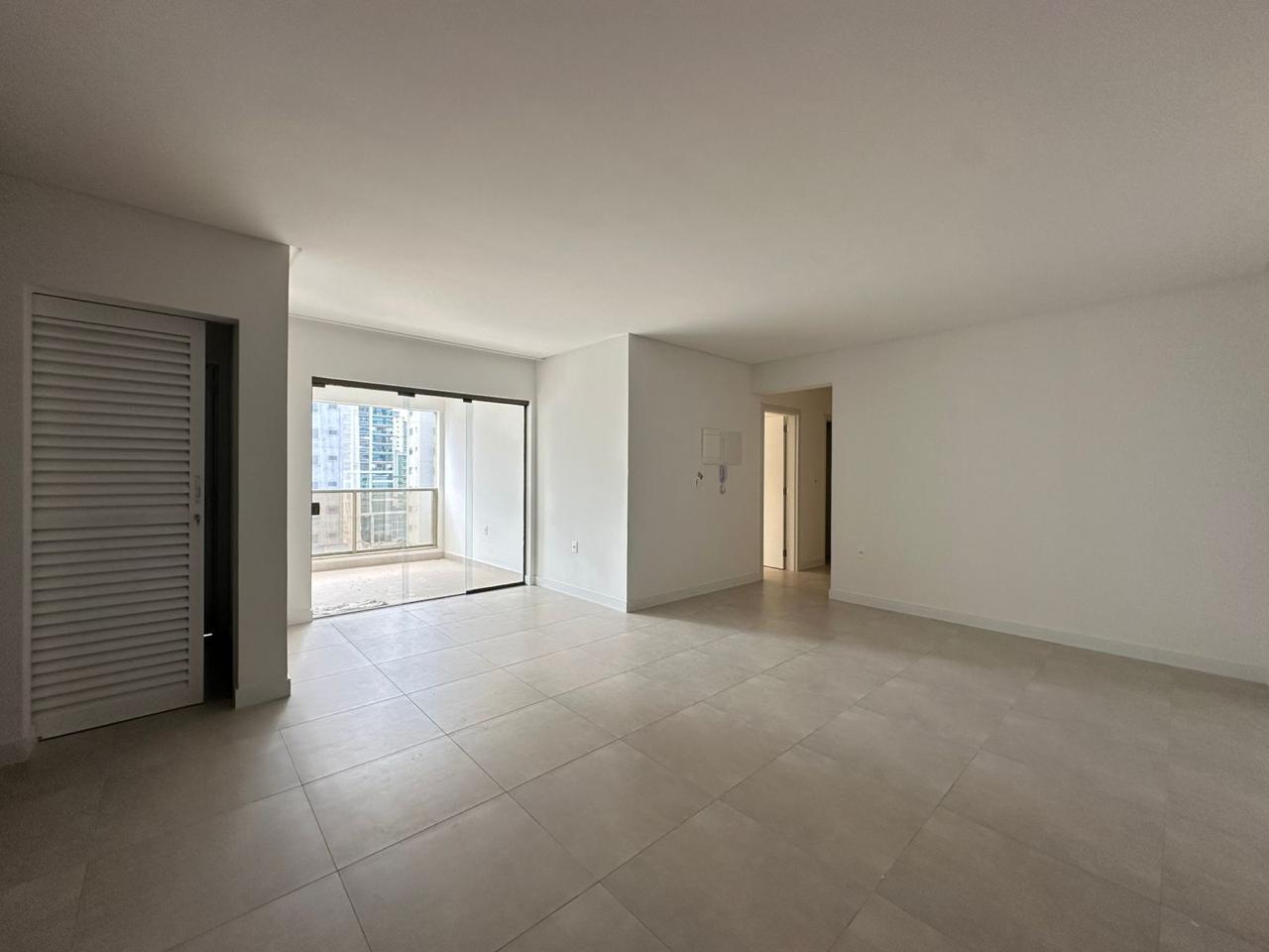 Apartamento à venda com 3 quartos, 119.00m² - Meia Praia,Itapema