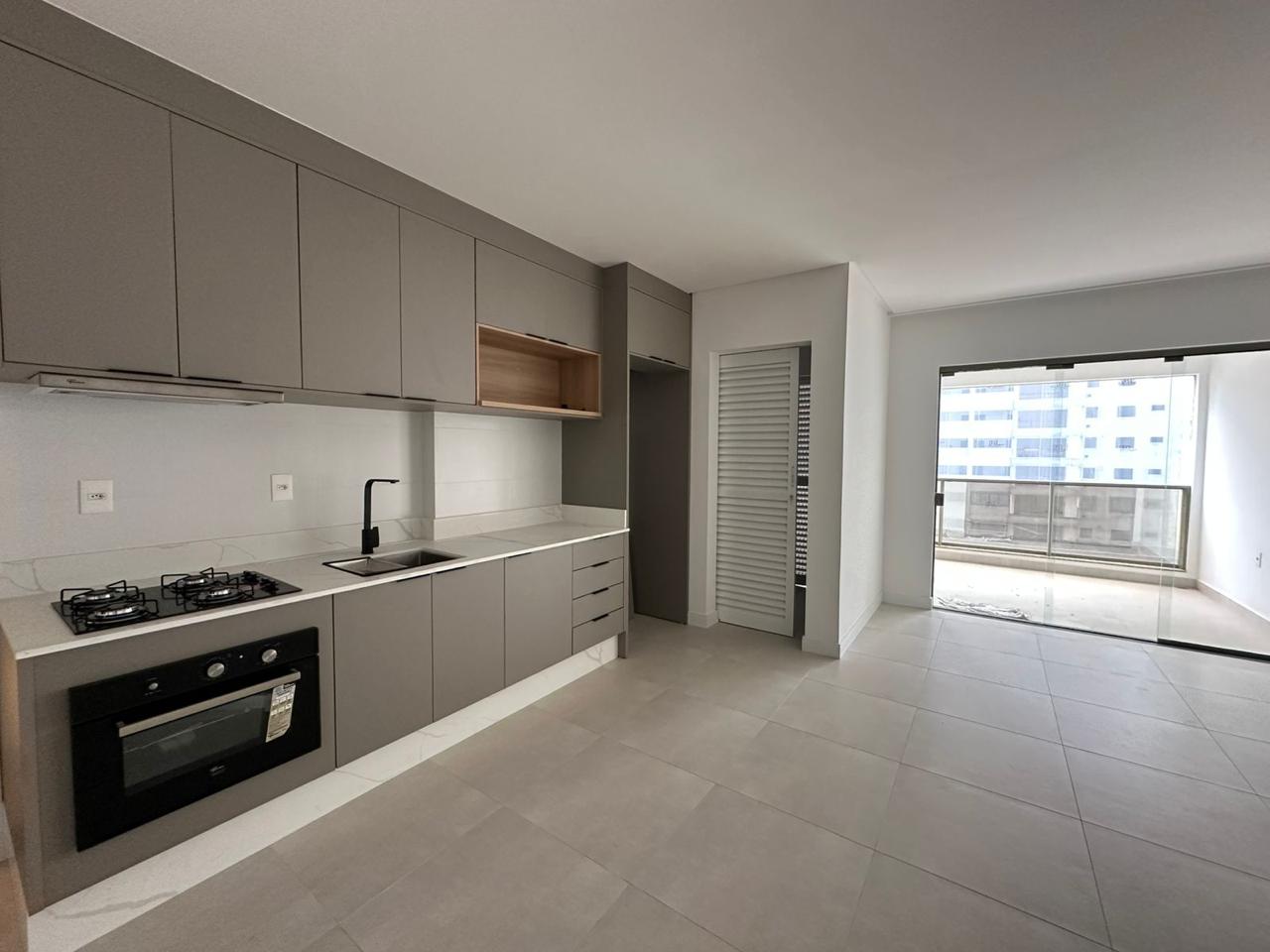 Apartamento à venda com 3 quartos, 119.00m² - Meia Praia,Itapema